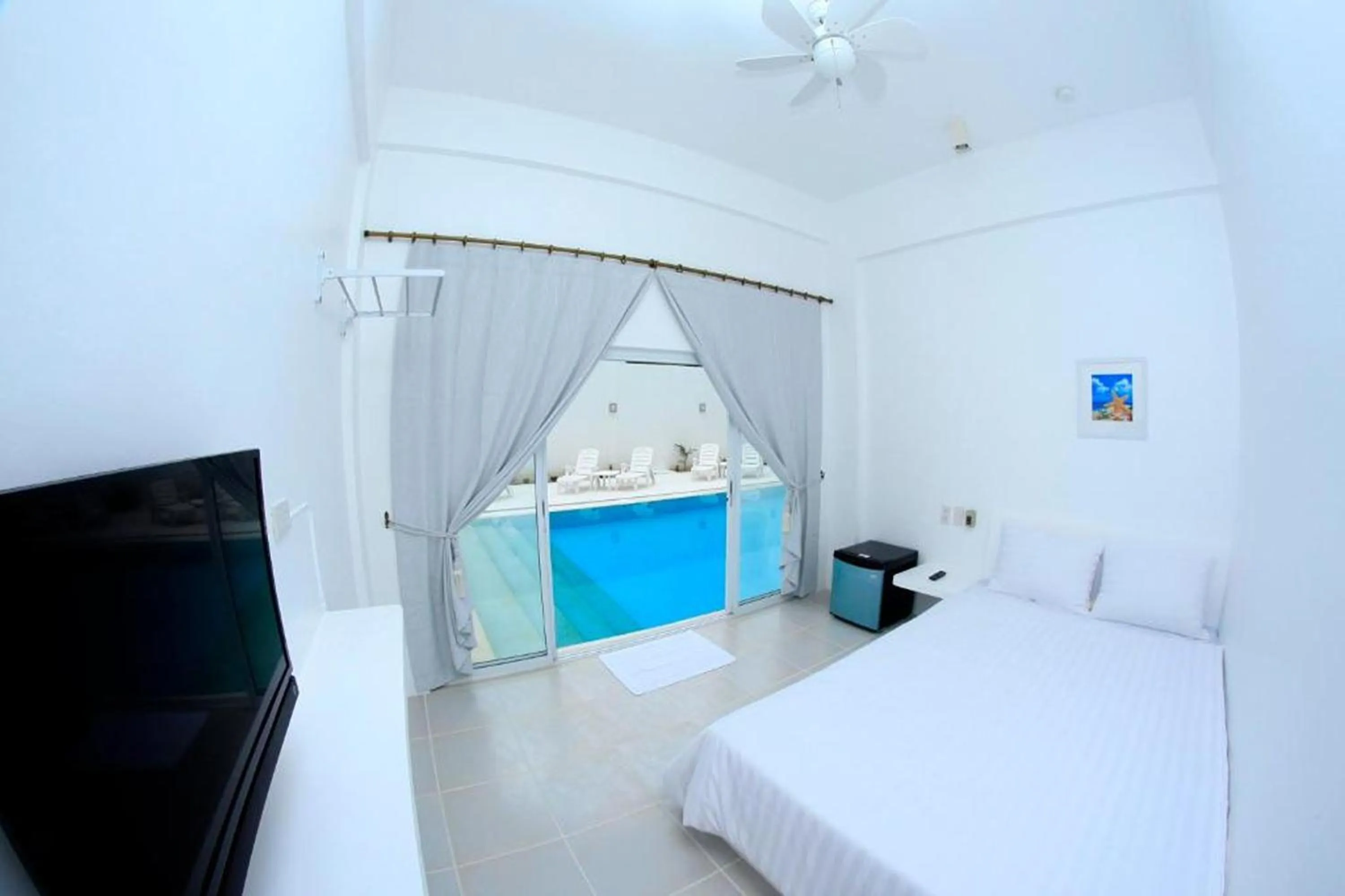Bedroom, Bed in Coron Bluewave Hotel