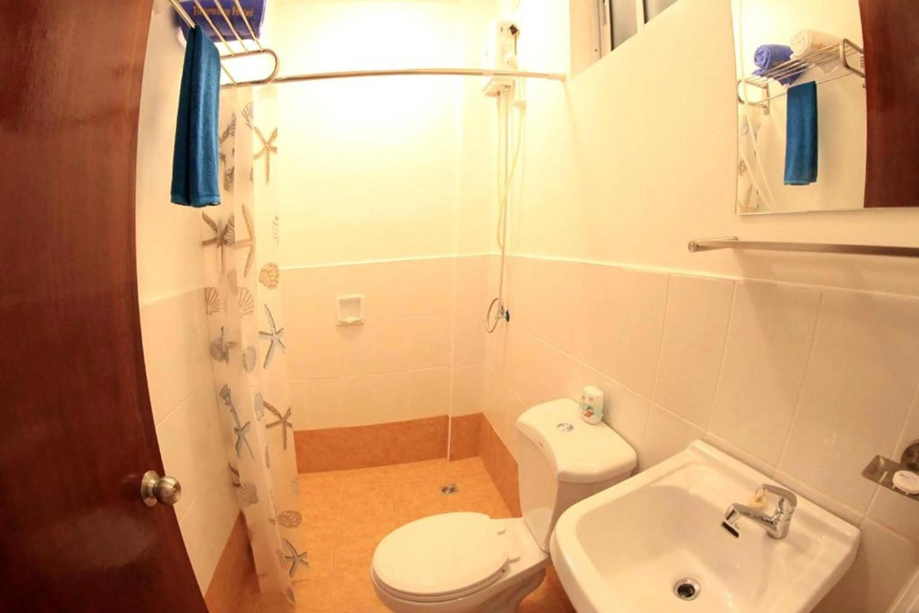 Bathroom in Coron Bluewave Hotel