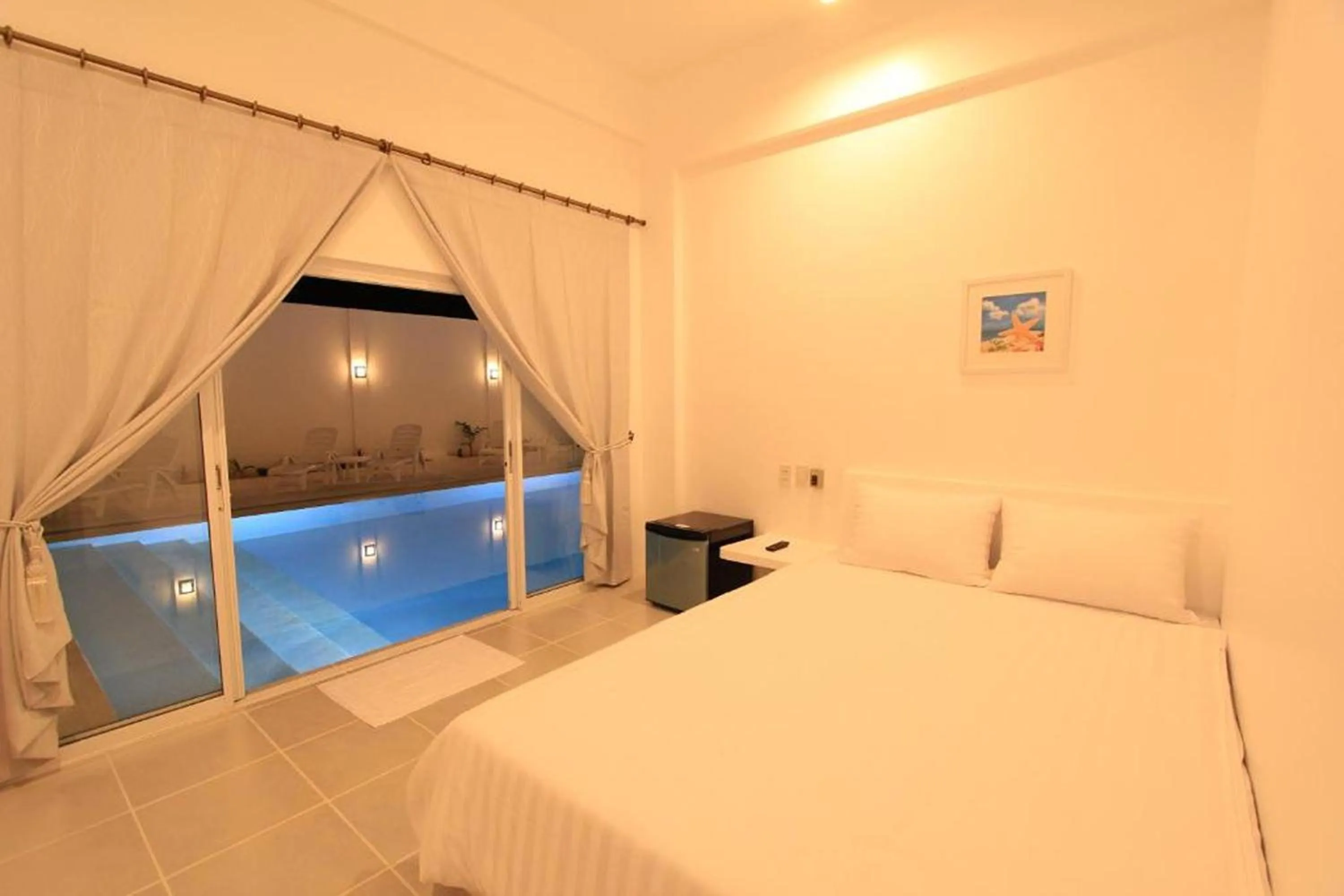 Bedroom, Bed in Coron Bluewave Hotel