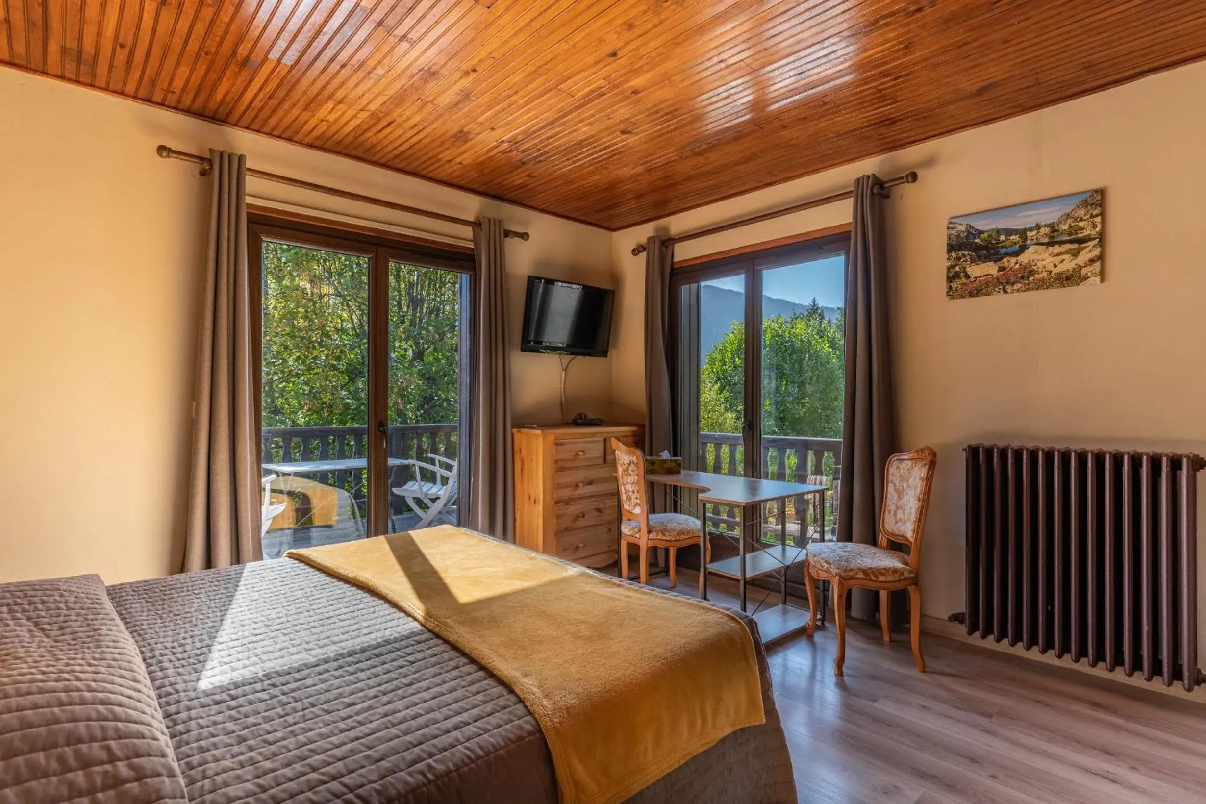 Superior King Room - single occupancy in Chambres d'hôtes les Murès du Mercantour Superior King Room - single occupancy in Chambres d'hôtes les Murès du Mercantour
