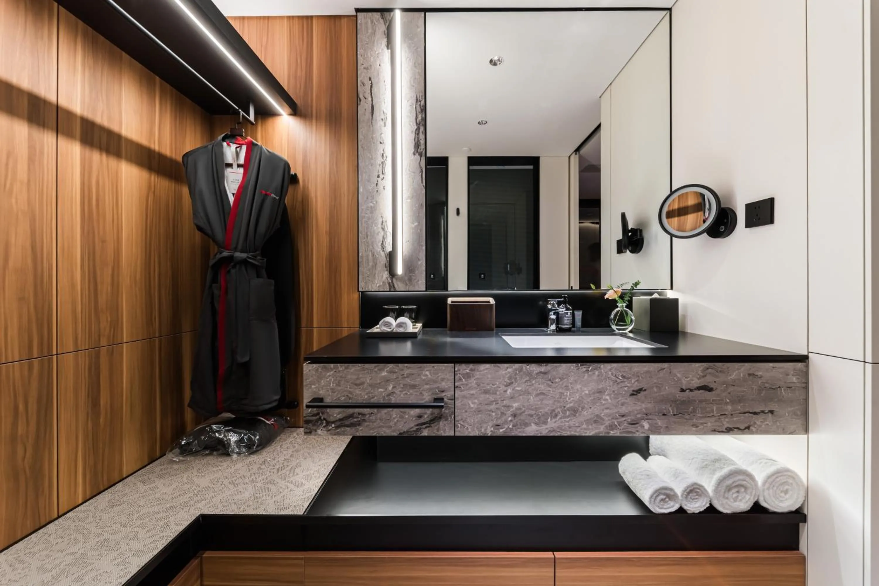 Bathroom in Intercity Hotel Shanghai Nanjing Road Pedestrian Street The Bund