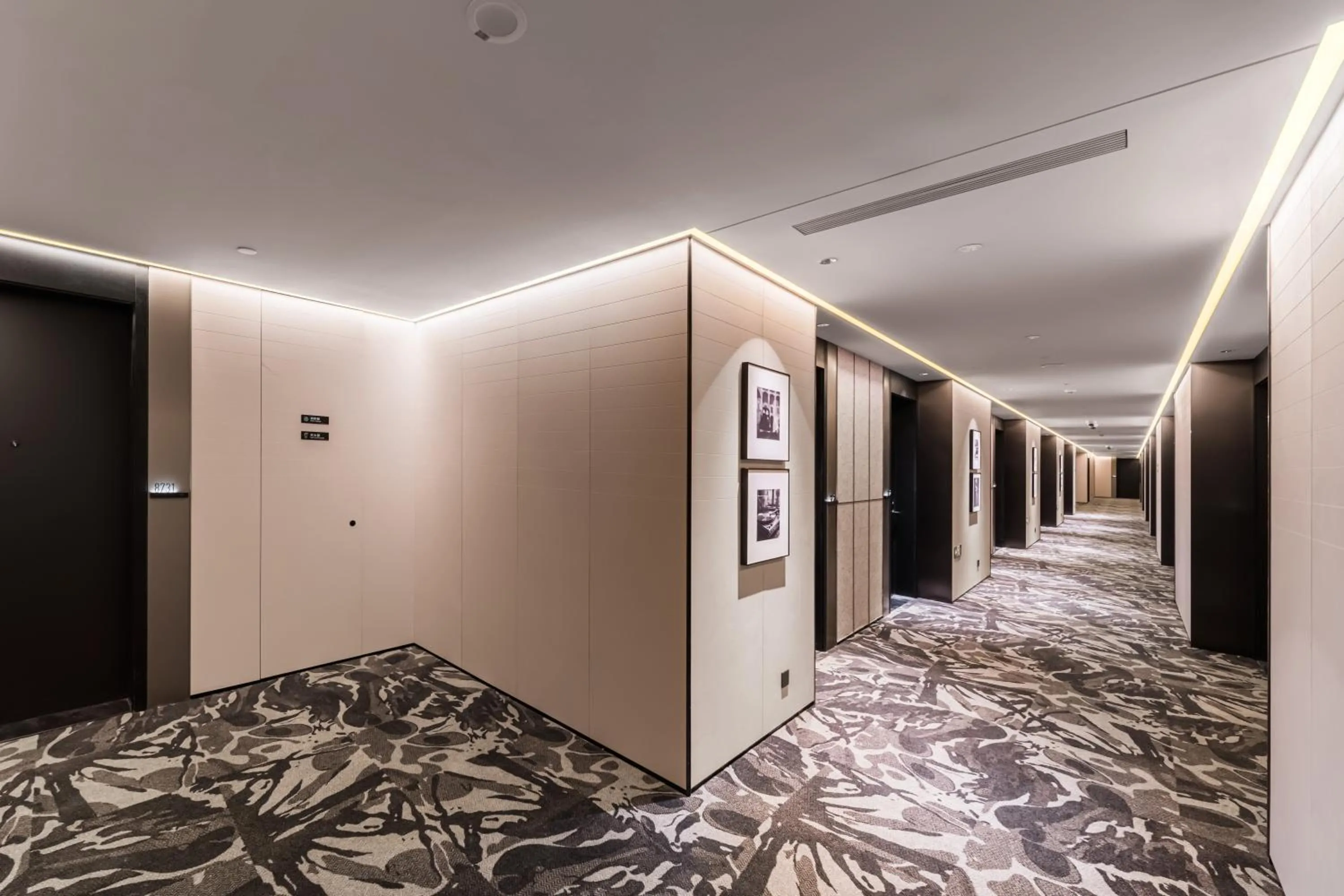 Property building in Intercity Hotel Shanghai Nanjing Road Pedestrian Street The Bund