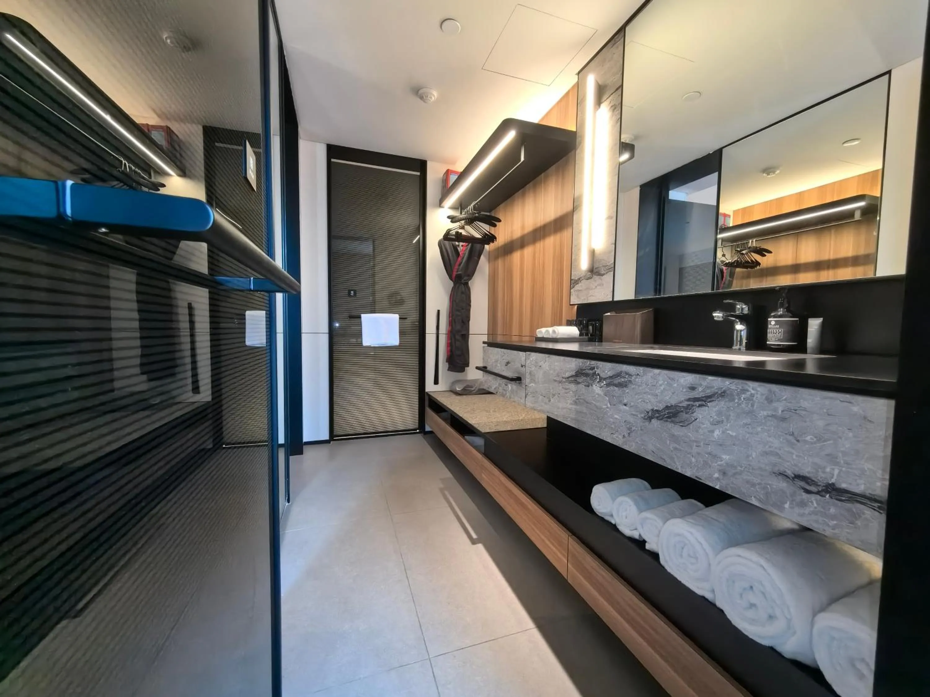 towels in Intercity Hotel Shanghai Nanjing Road Pedestrian Street The Bund