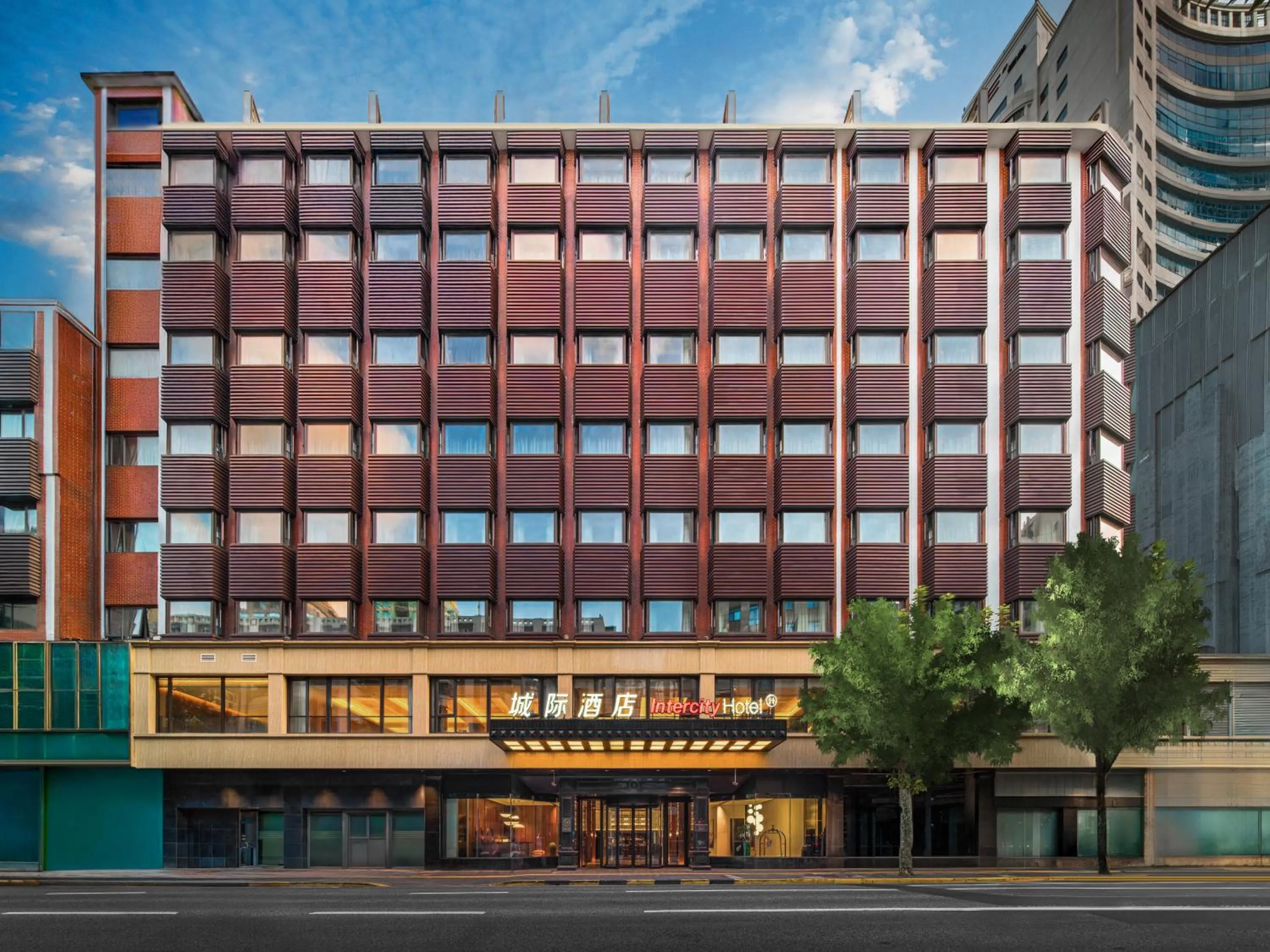 Property building in Intercity Hotel Shanghai Nanjing Road Pedestrian Street The Bund