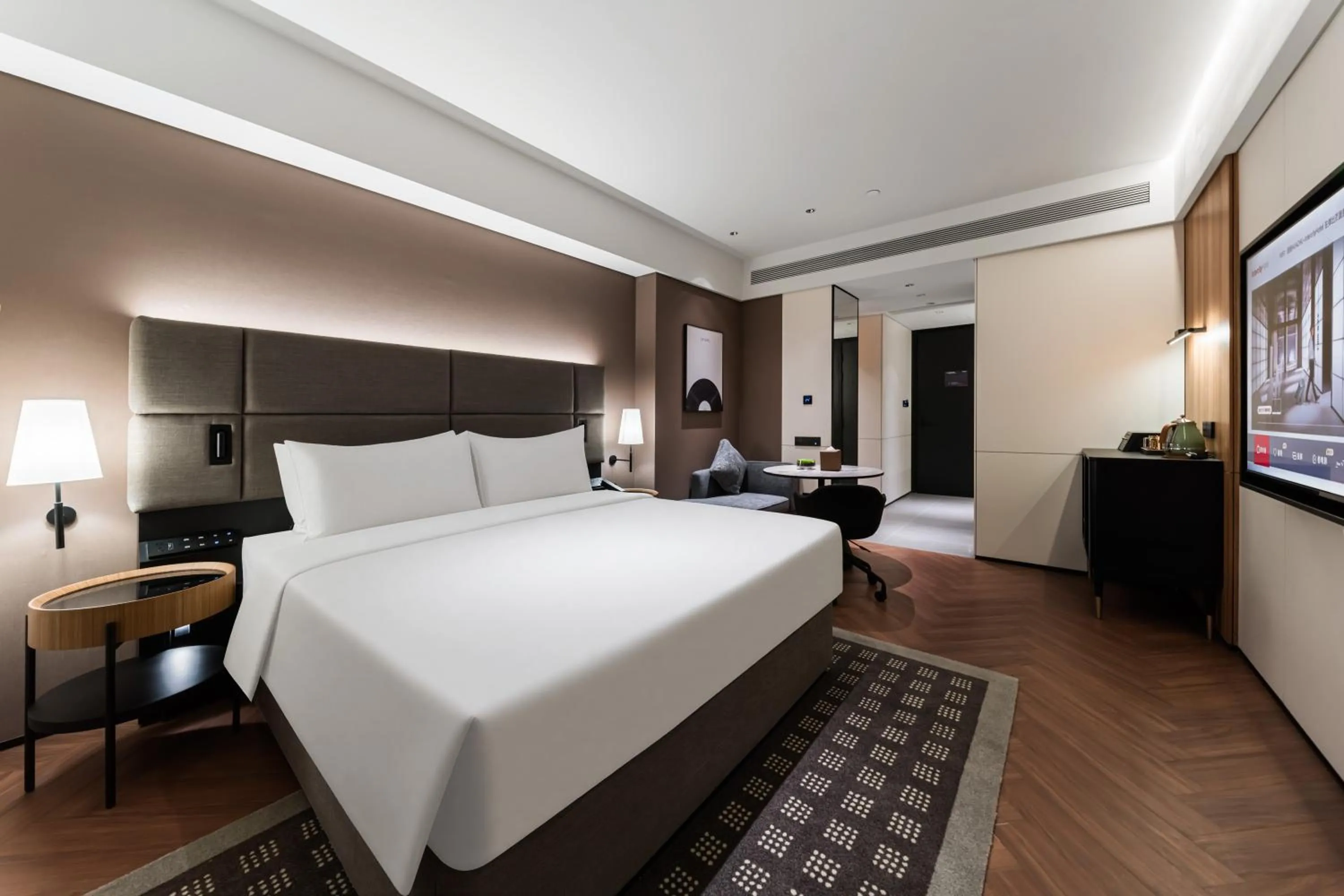 Bed in Intercity Hotel Shanghai Nanjing Road Pedestrian Street The Bund
