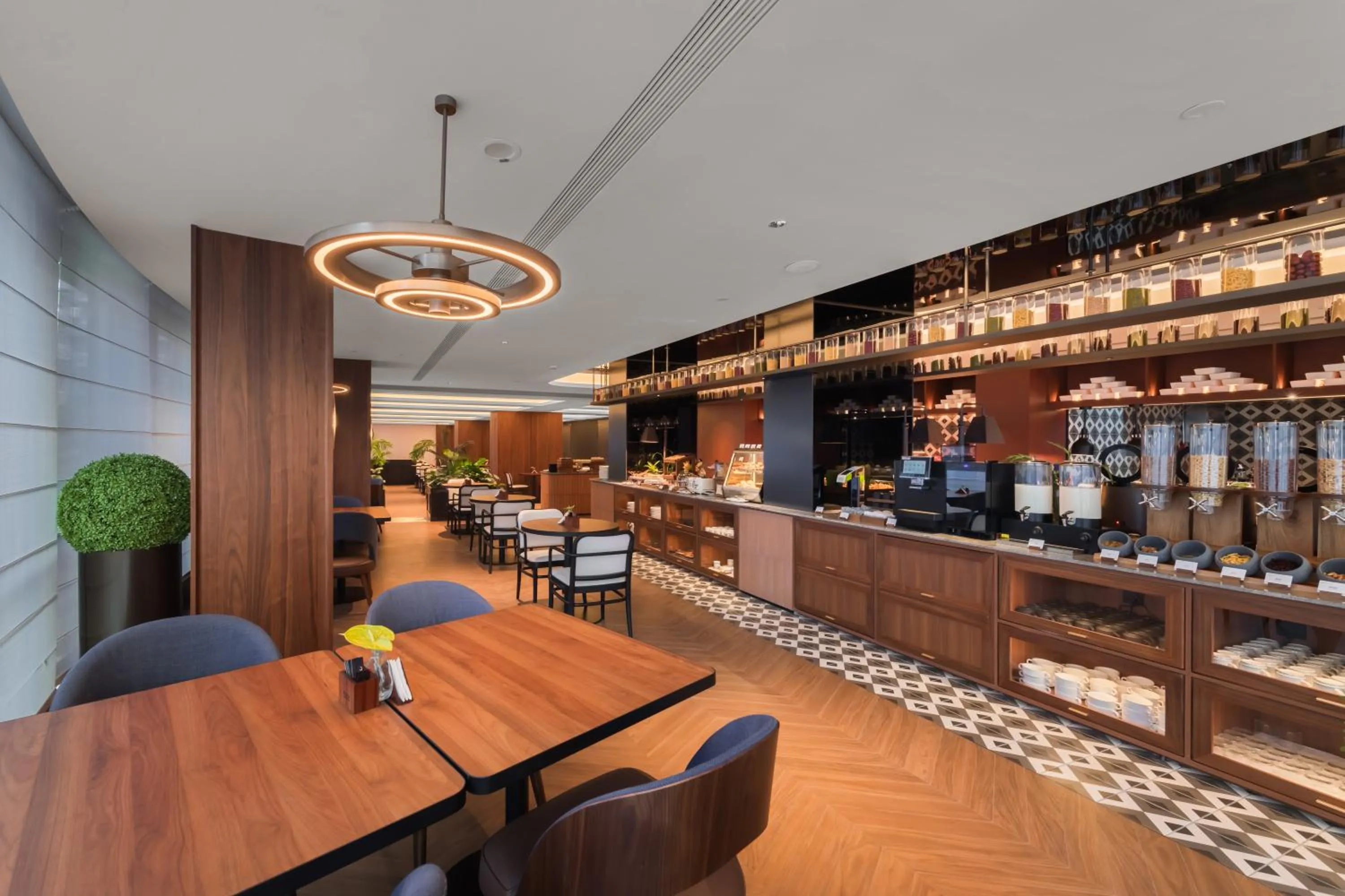 Restaurant/places to eat in Intercity Hotel Shanghai Nanjing Road Pedestrian Street The Bund