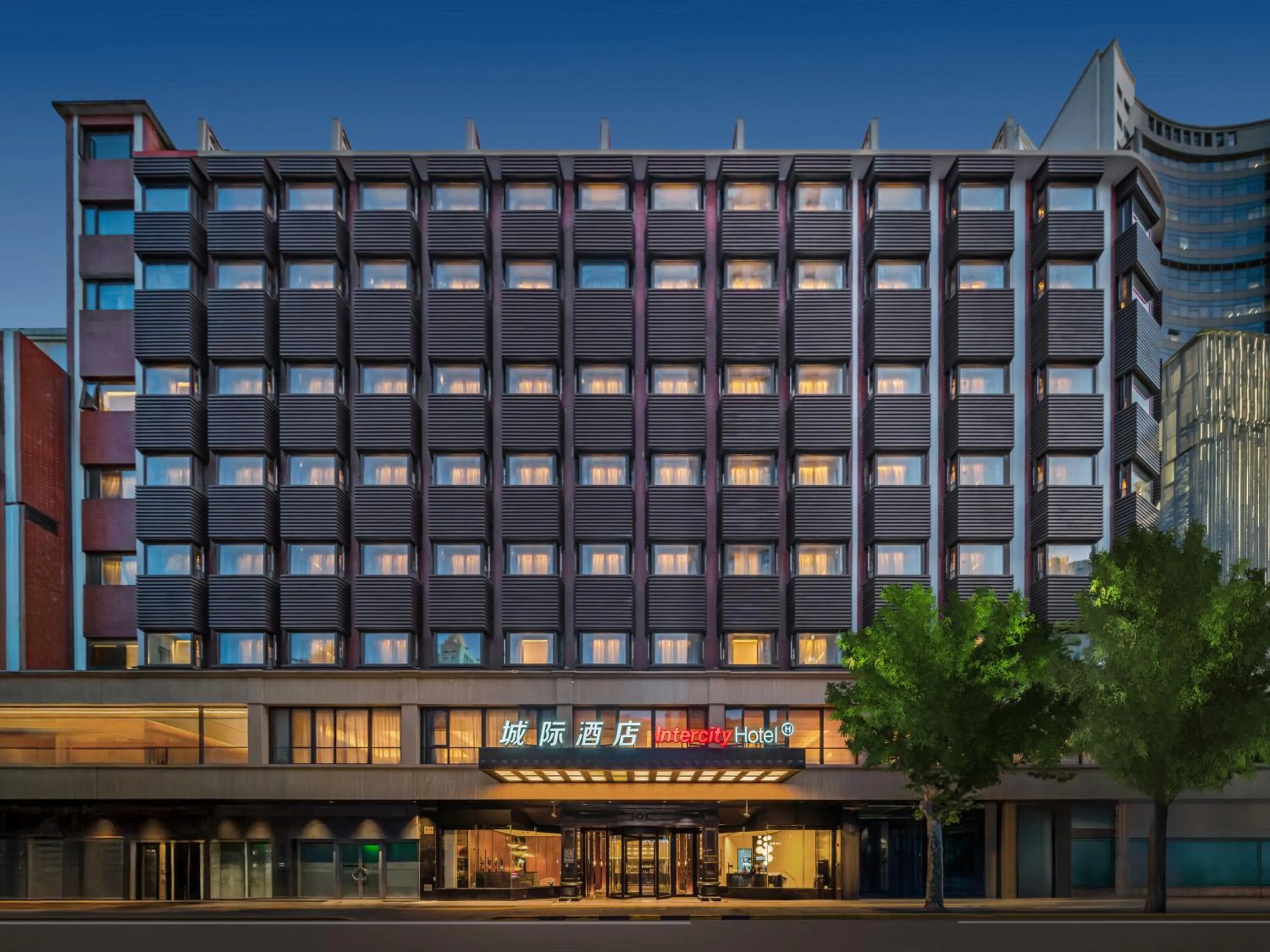 Property building in Intercity Hotel Shanghai Nanjing Road Pedestrian Street The Bund