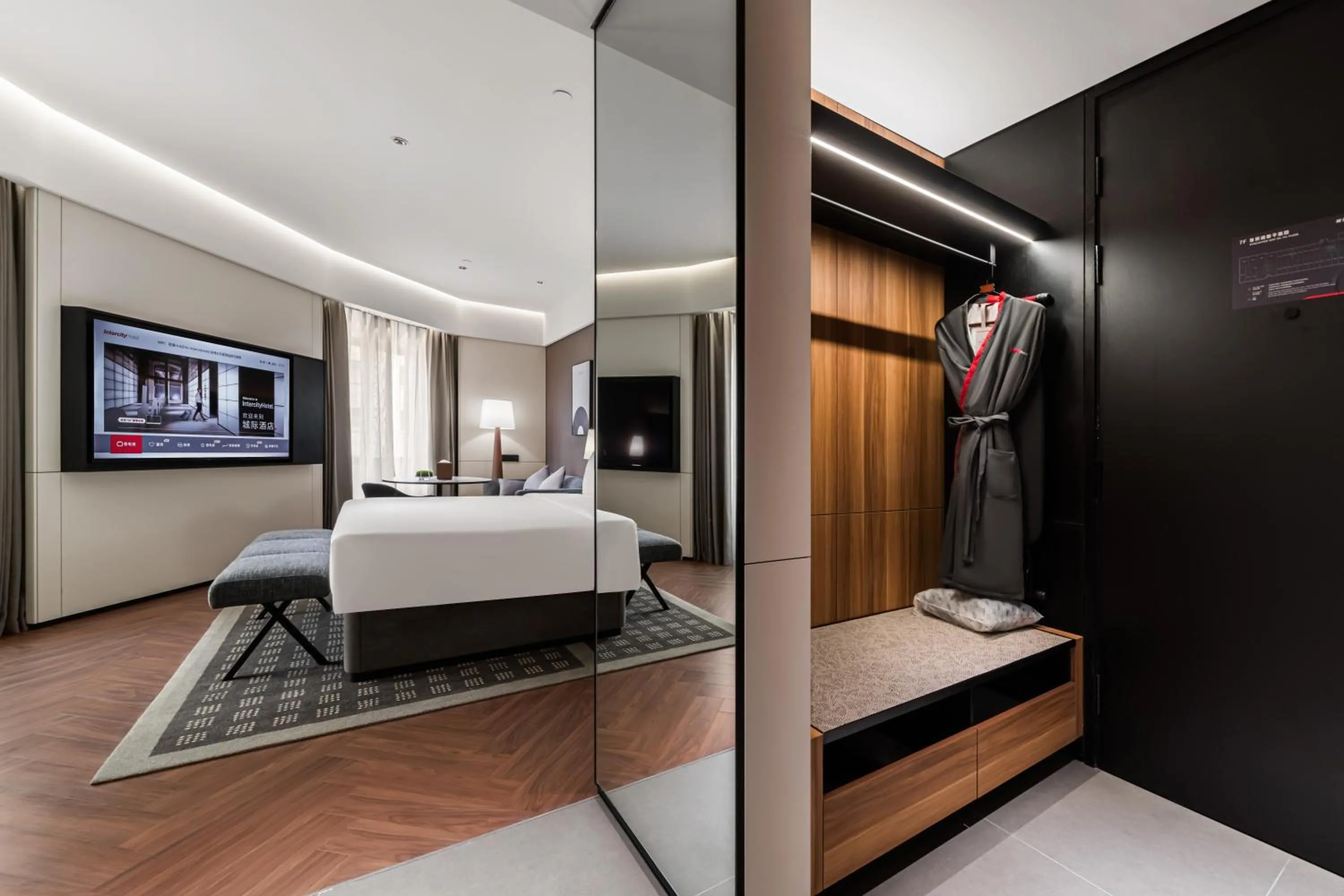 TV and multimedia, Bed in Intercity Hotel Shanghai Nanjing Road Pedestrian Street The Bund