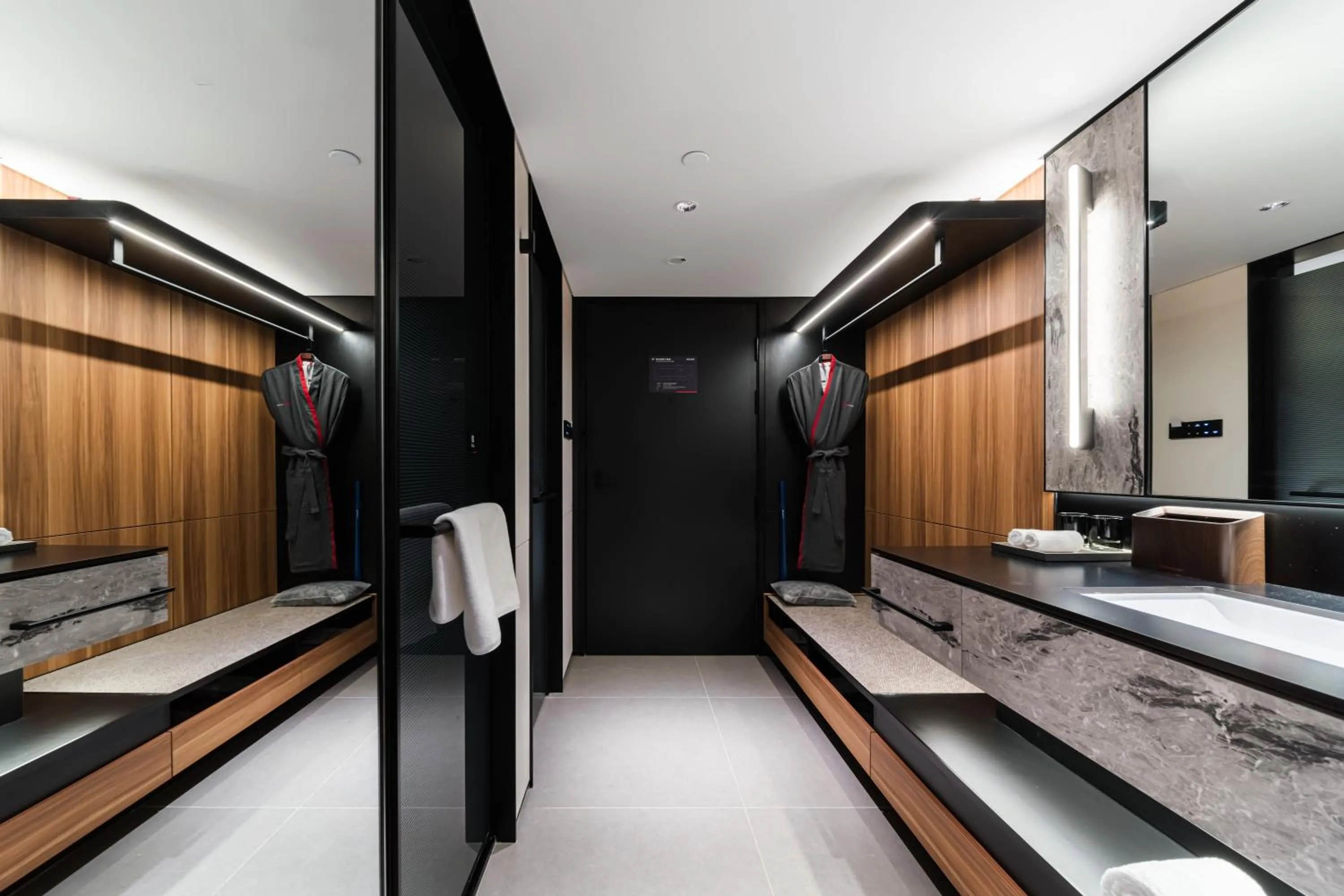 Shower in Intercity Hotel Shanghai Nanjing Road Pedestrian Street The Bund