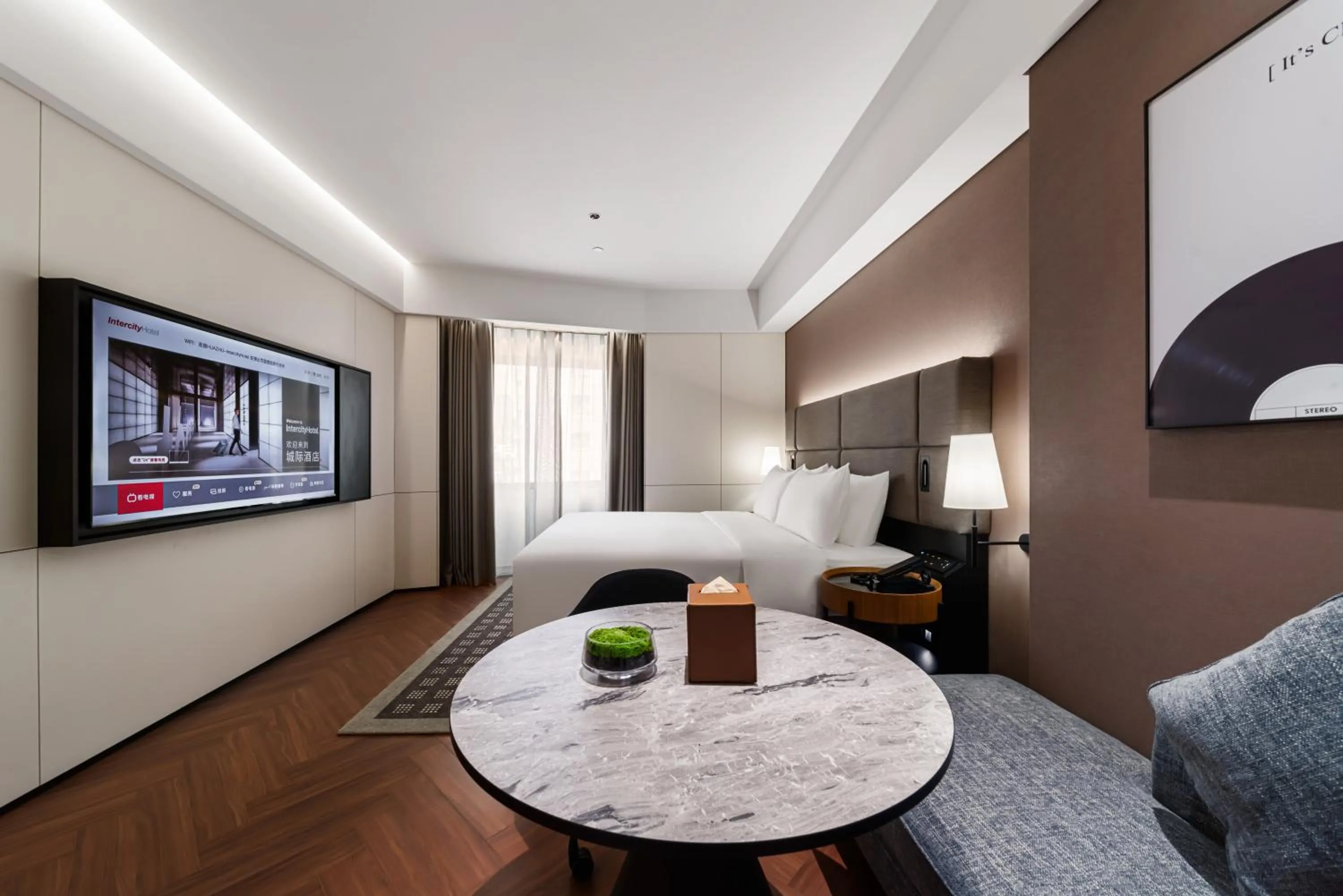 Photo of the whole room in Intercity Hotel Shanghai Nanjing Road Pedestrian Street The Bund