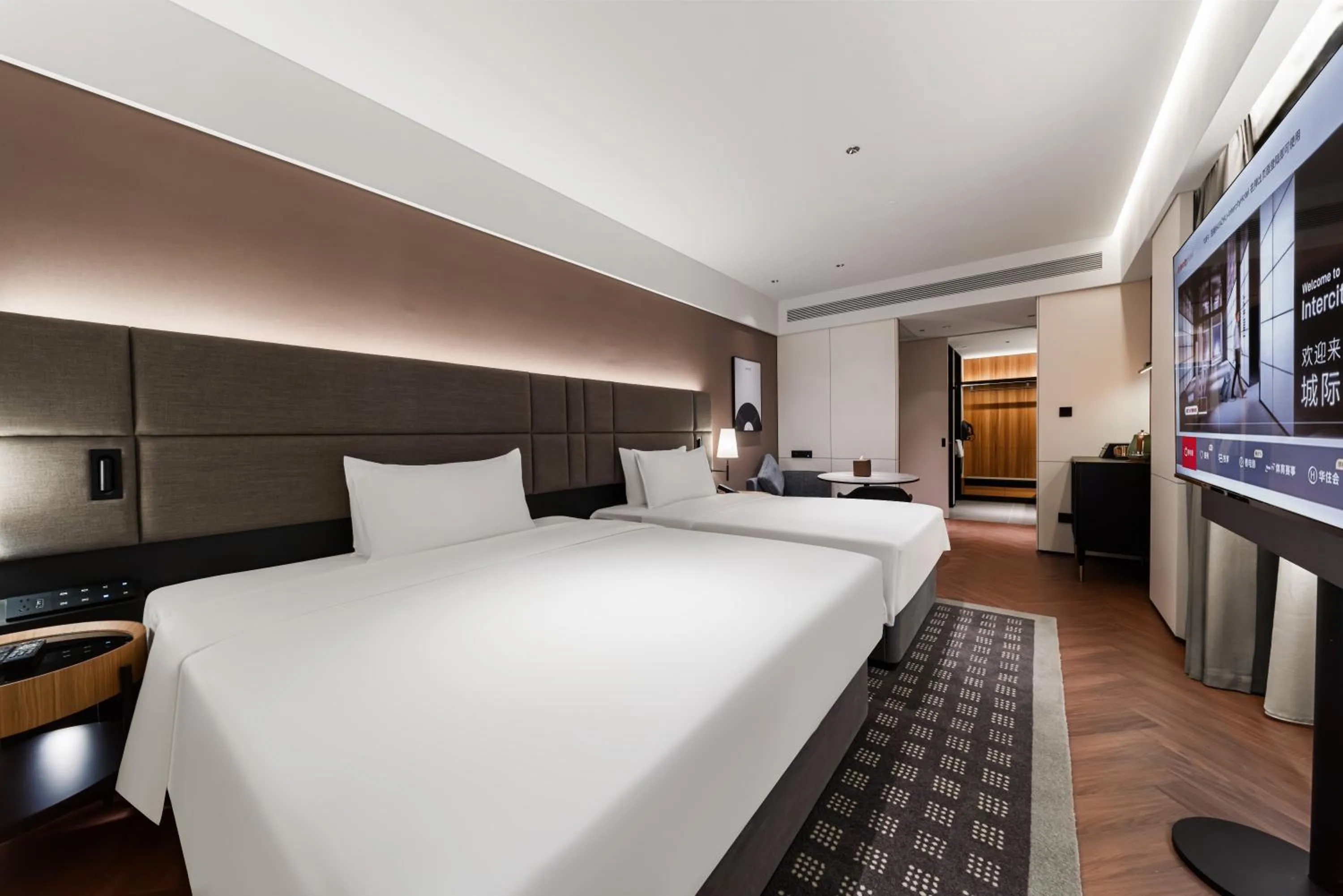 Photo of the whole room in Intercity Hotel Shanghai Nanjing Road Pedestrian Street The Bund