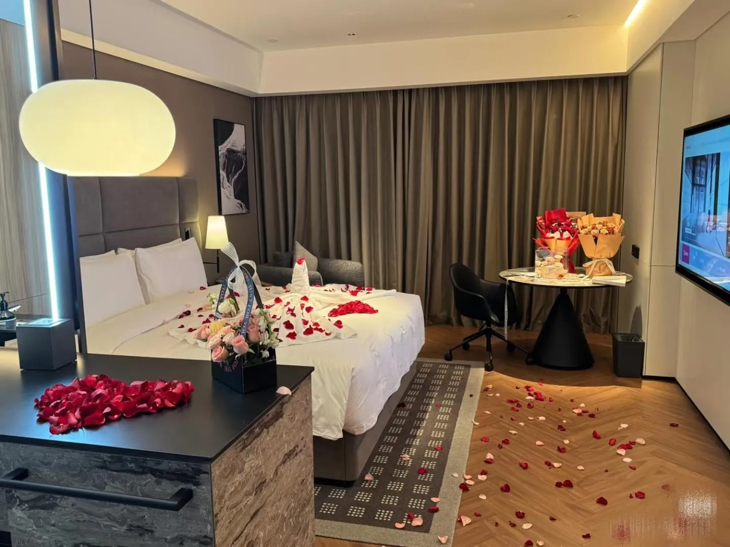 room service in Intercity Hotel Shanghai Nanjing Road Pedestrian Street The Bund