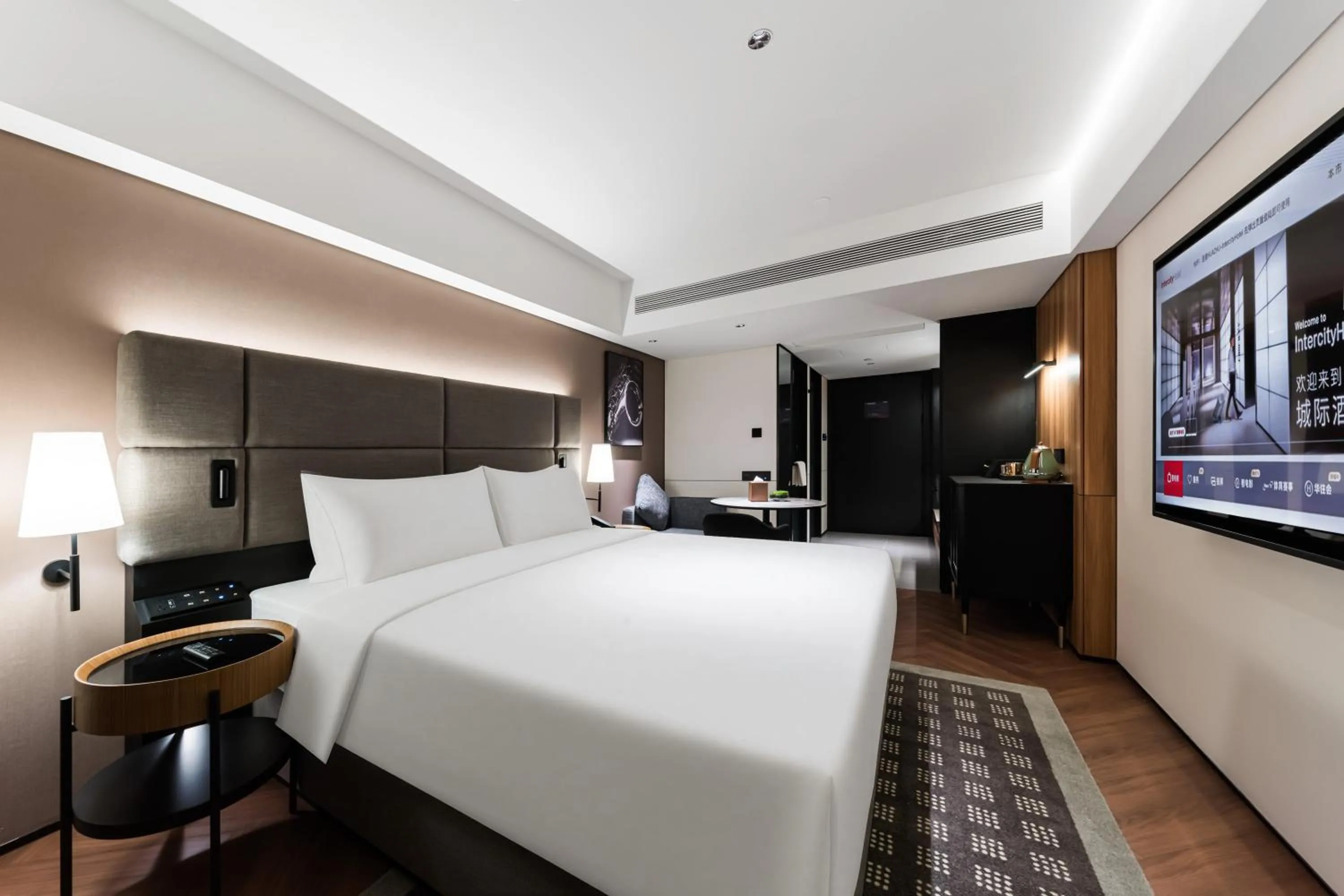 Bed in Intercity Hotel Shanghai Nanjing Road Pedestrian Street The Bund