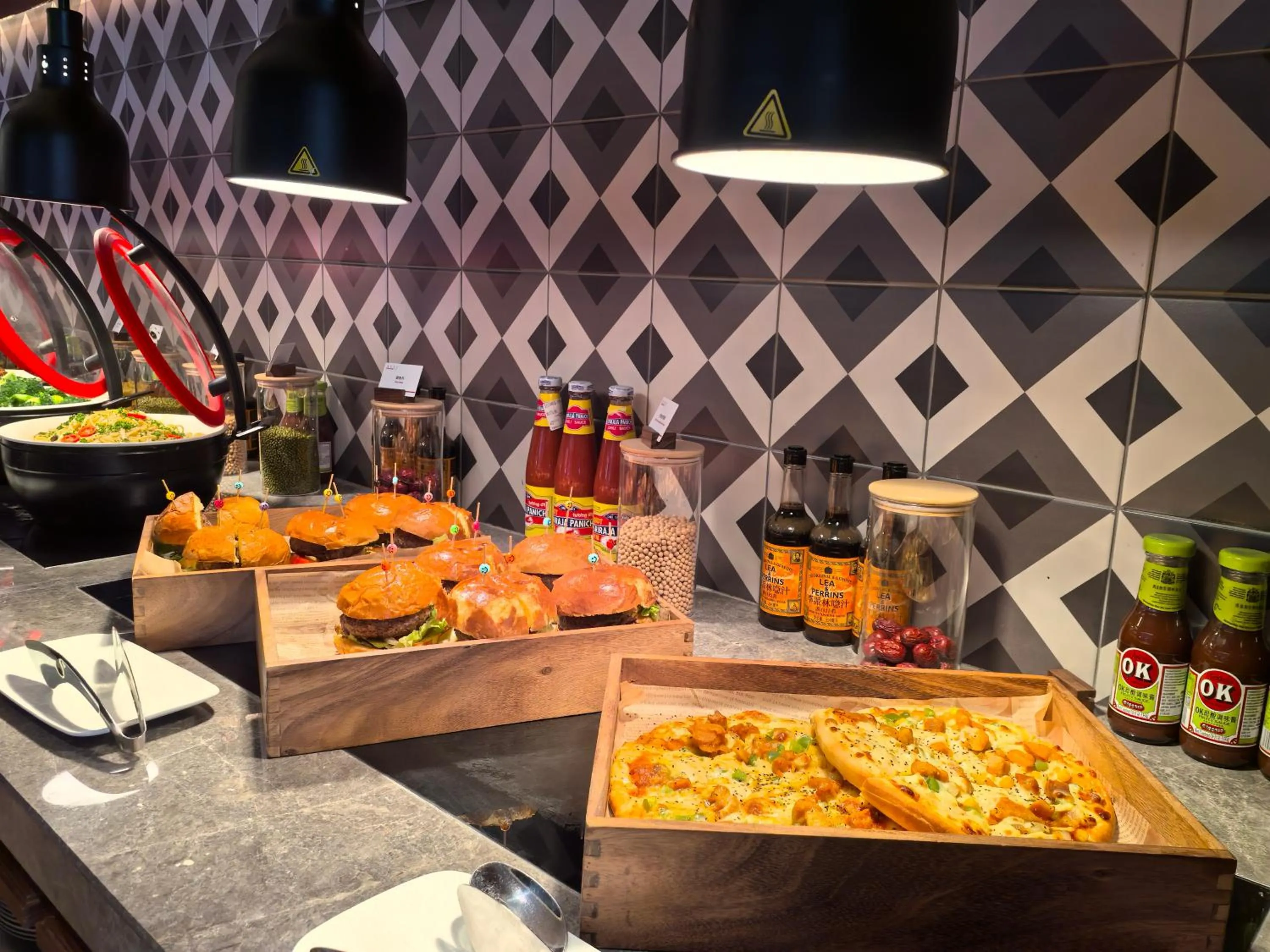 Restaurant/places to eat in Intercity Hotel Shanghai Nanjing Road Pedestrian Street The Bund