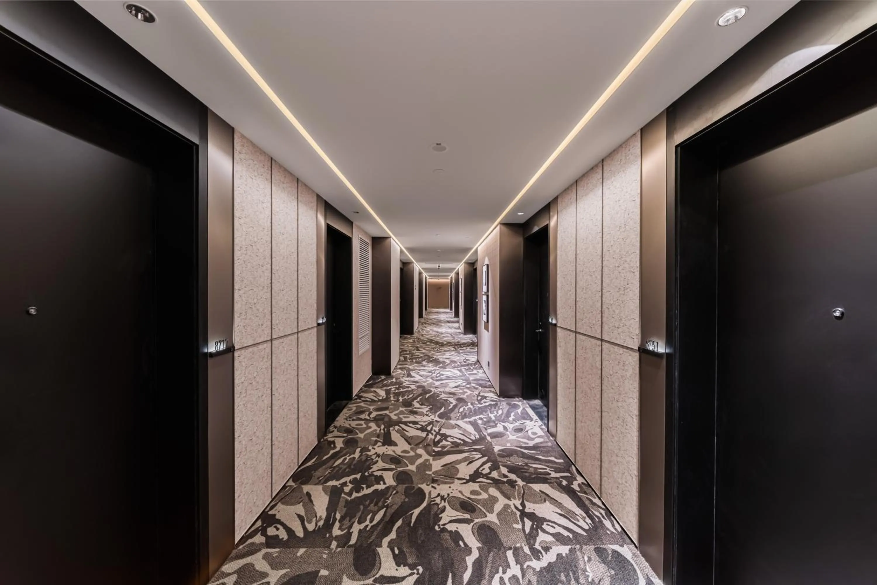 Property building in Intercity Hotel Shanghai Nanjing Road Pedestrian Street The Bund