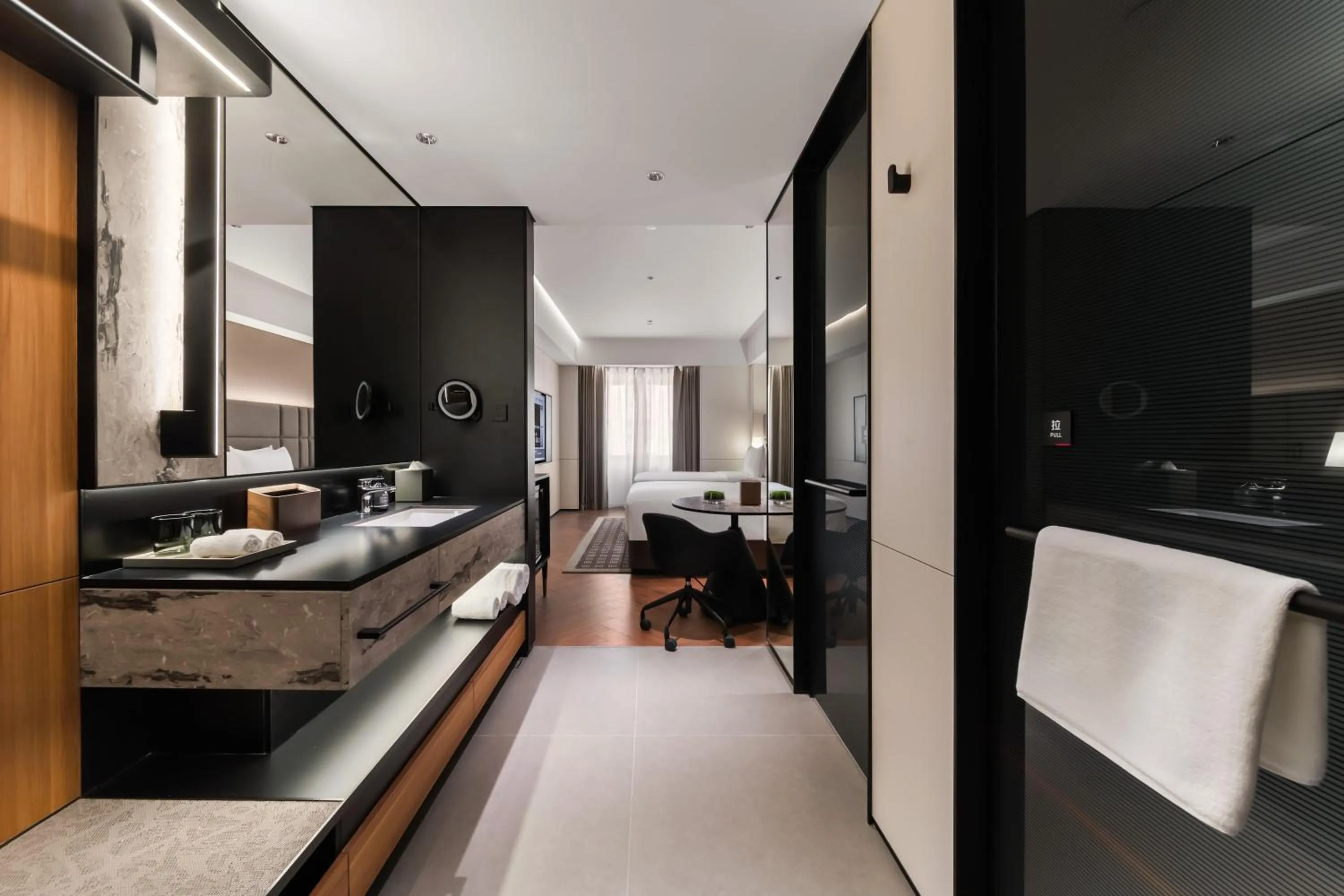 Photo of the whole room, Bed in Intercity Hotel Shanghai Nanjing Road Pedestrian Street The Bund