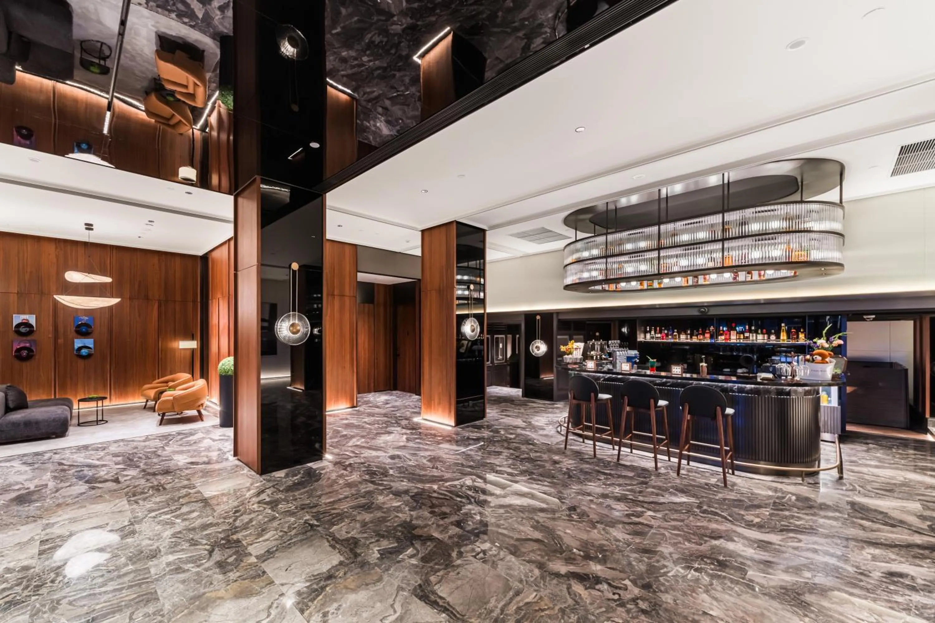Property building in Intercity Hotel Shanghai Nanjing Road Pedestrian Street The Bund