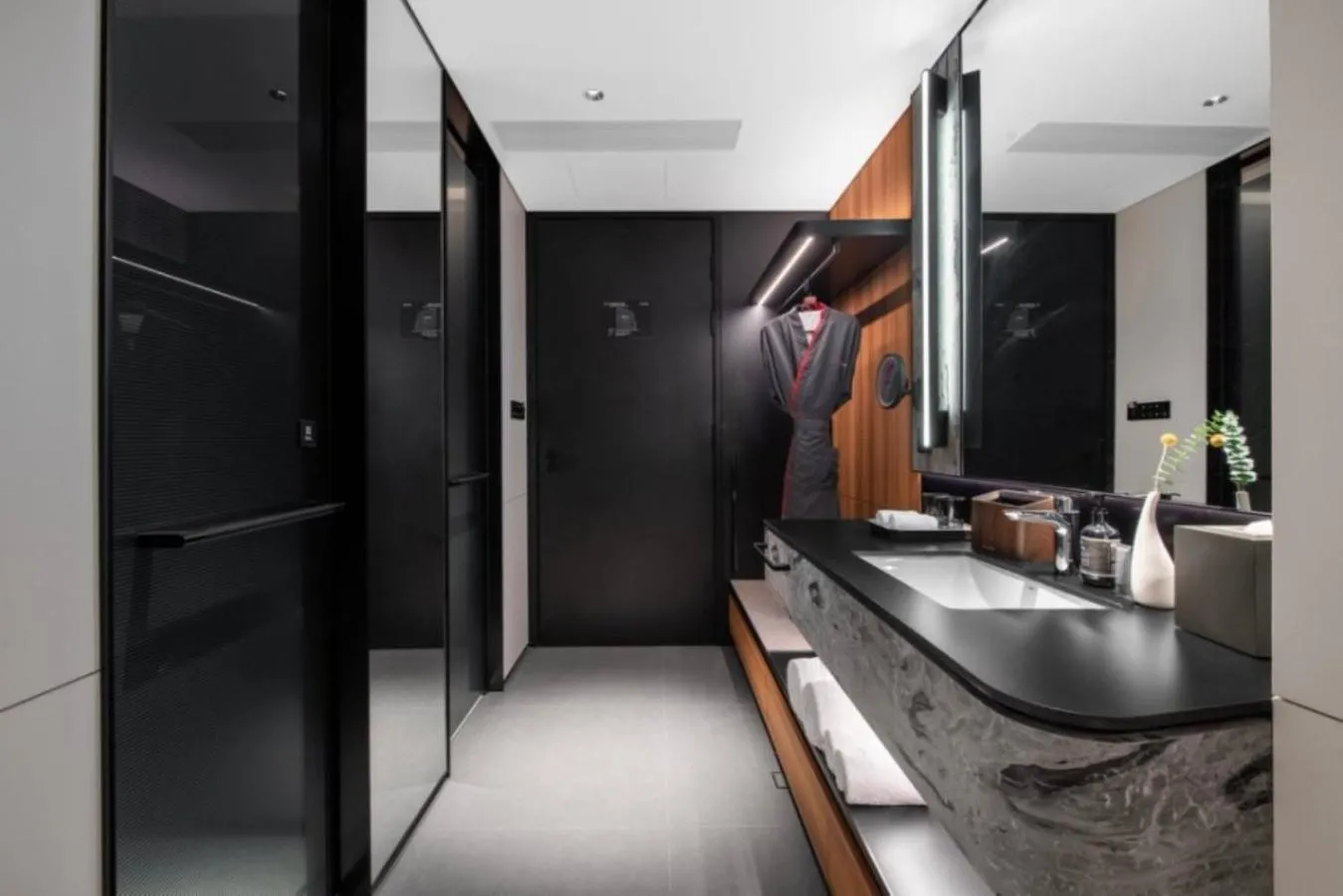 Bathroom in Intercity Hotel Shanghai Nanjing Road Pedestrian Street The Bund