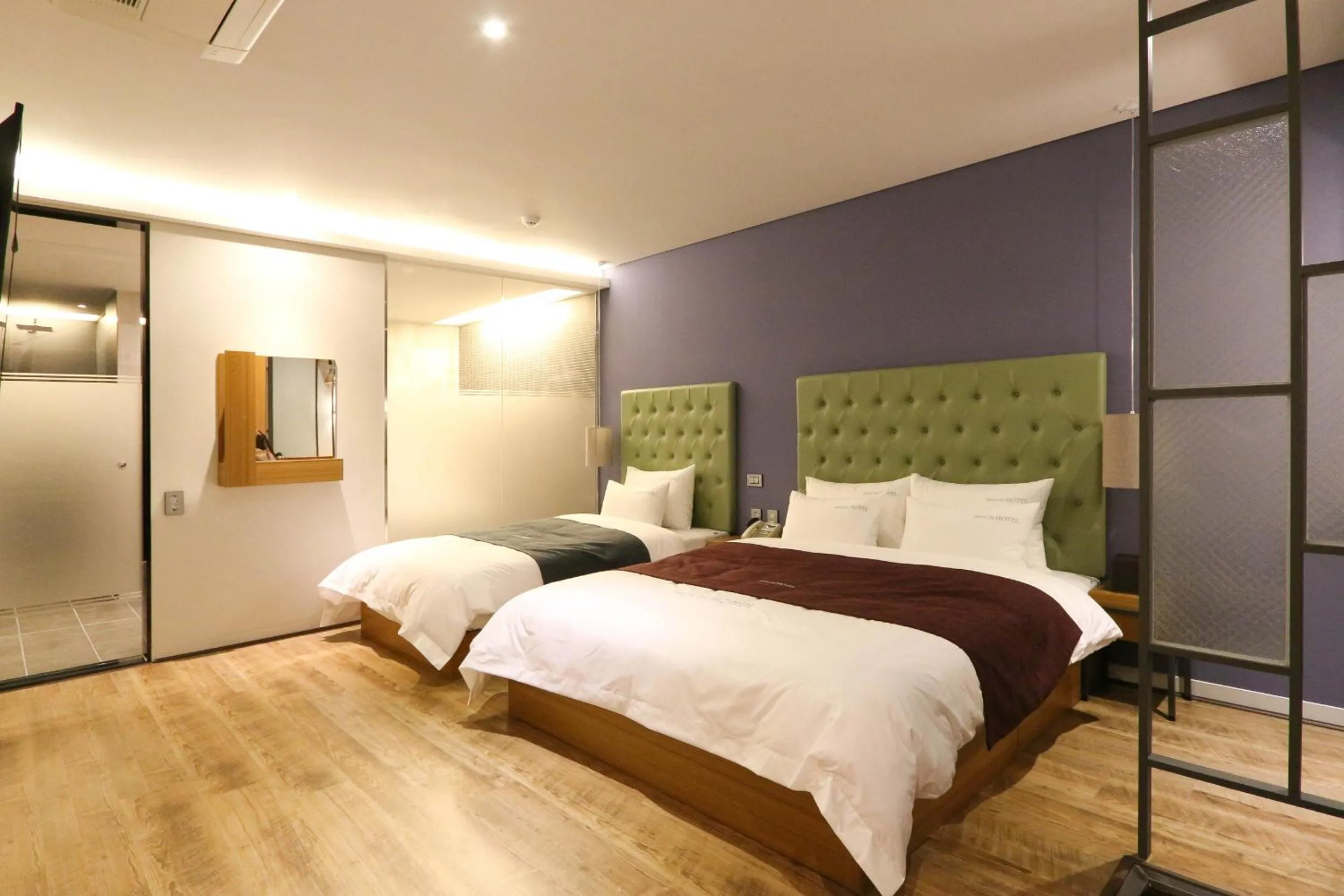 Shower in Best In City Hotel