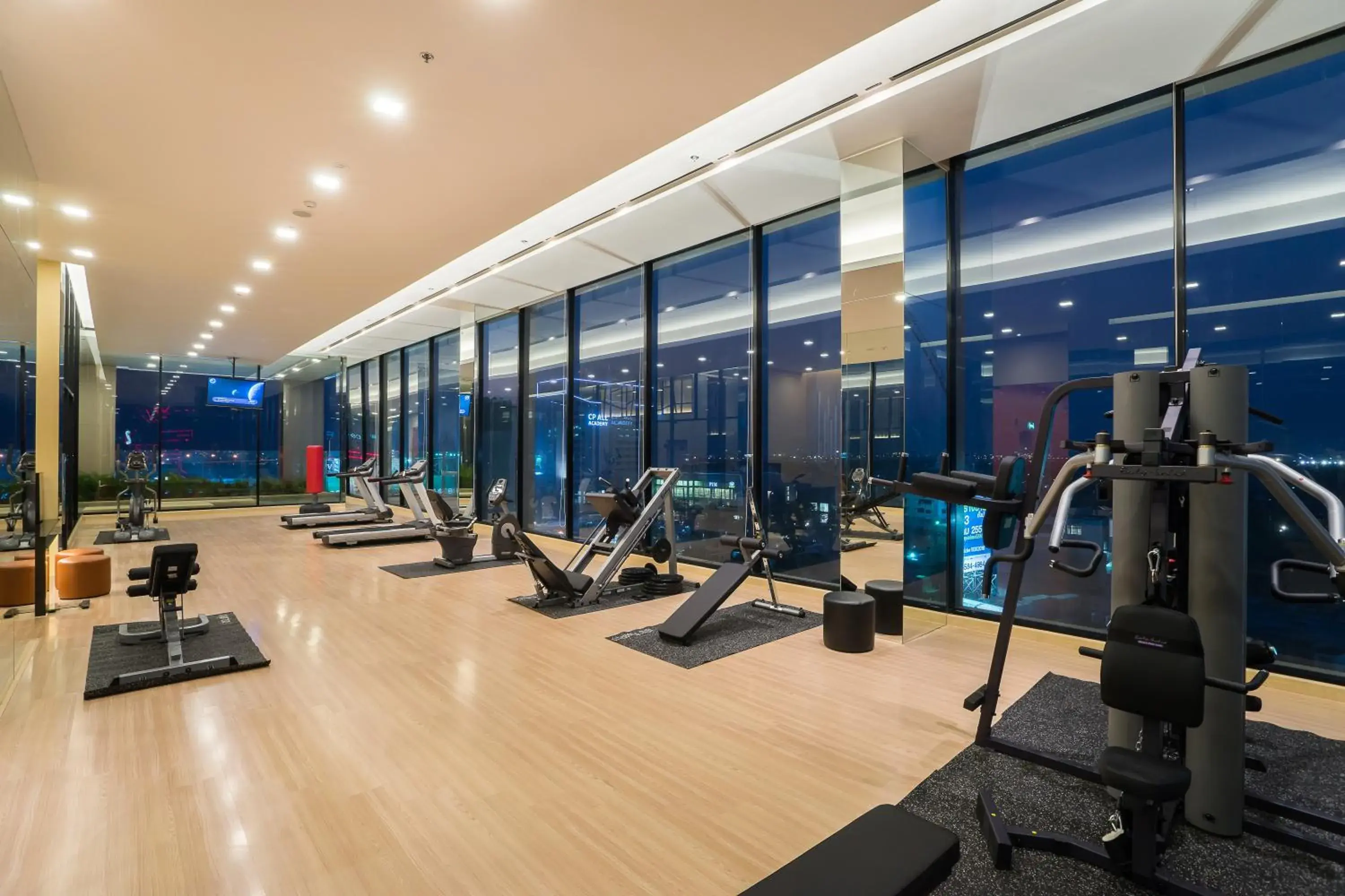 Fitness centre/facilities in Best Western Plus Wanda Grand Hotel Fitness centre/facilities in Best Western Plus Wanda Grand Hotel