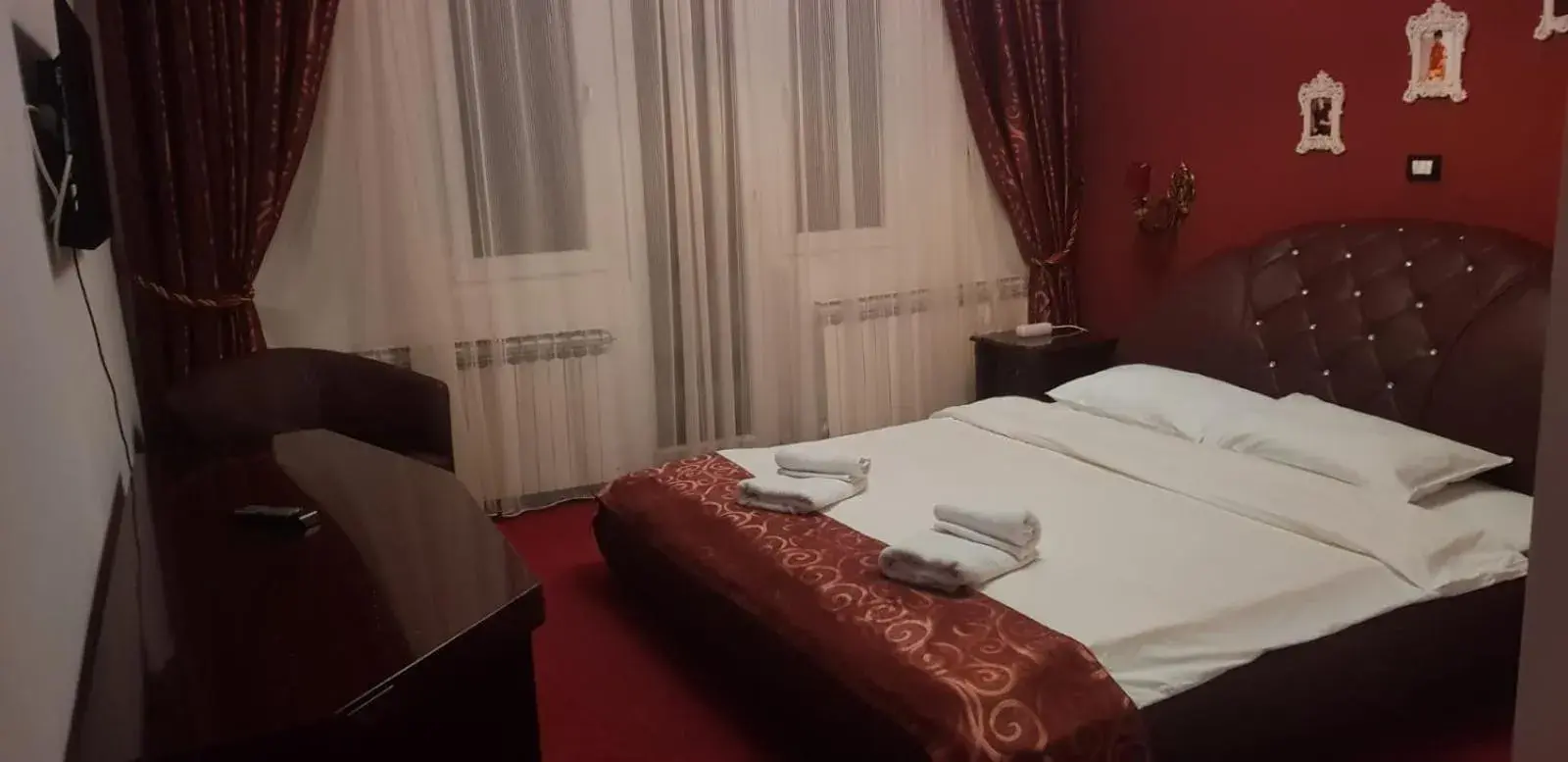 Deluxe Double Room with Balcony and Lake View in Rey Hotel Deluxe Double Room with Balcony and Lake View in Rey Hotel