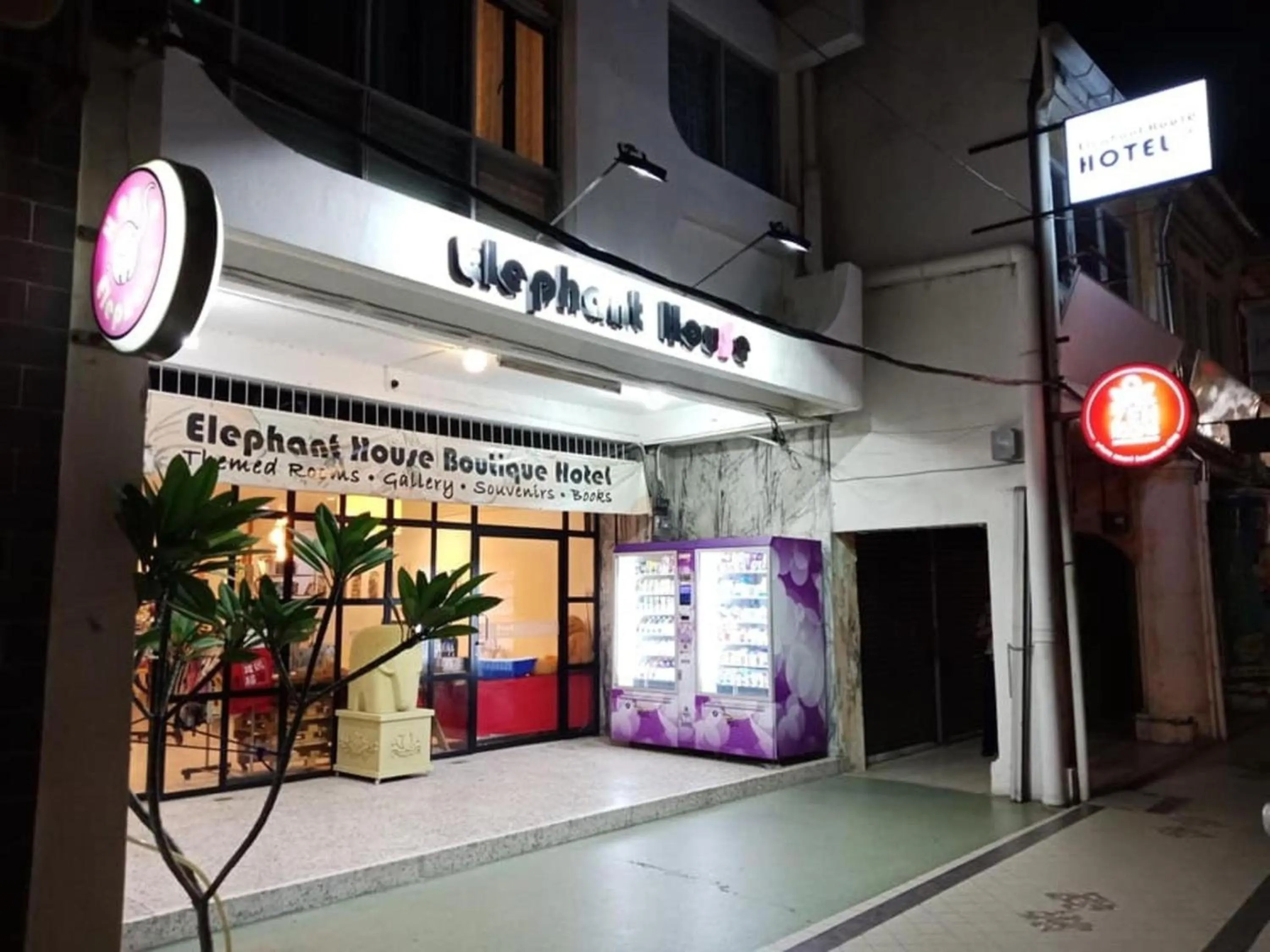 Facade/entrance in Hotel O Elephant House Boutique Hotel