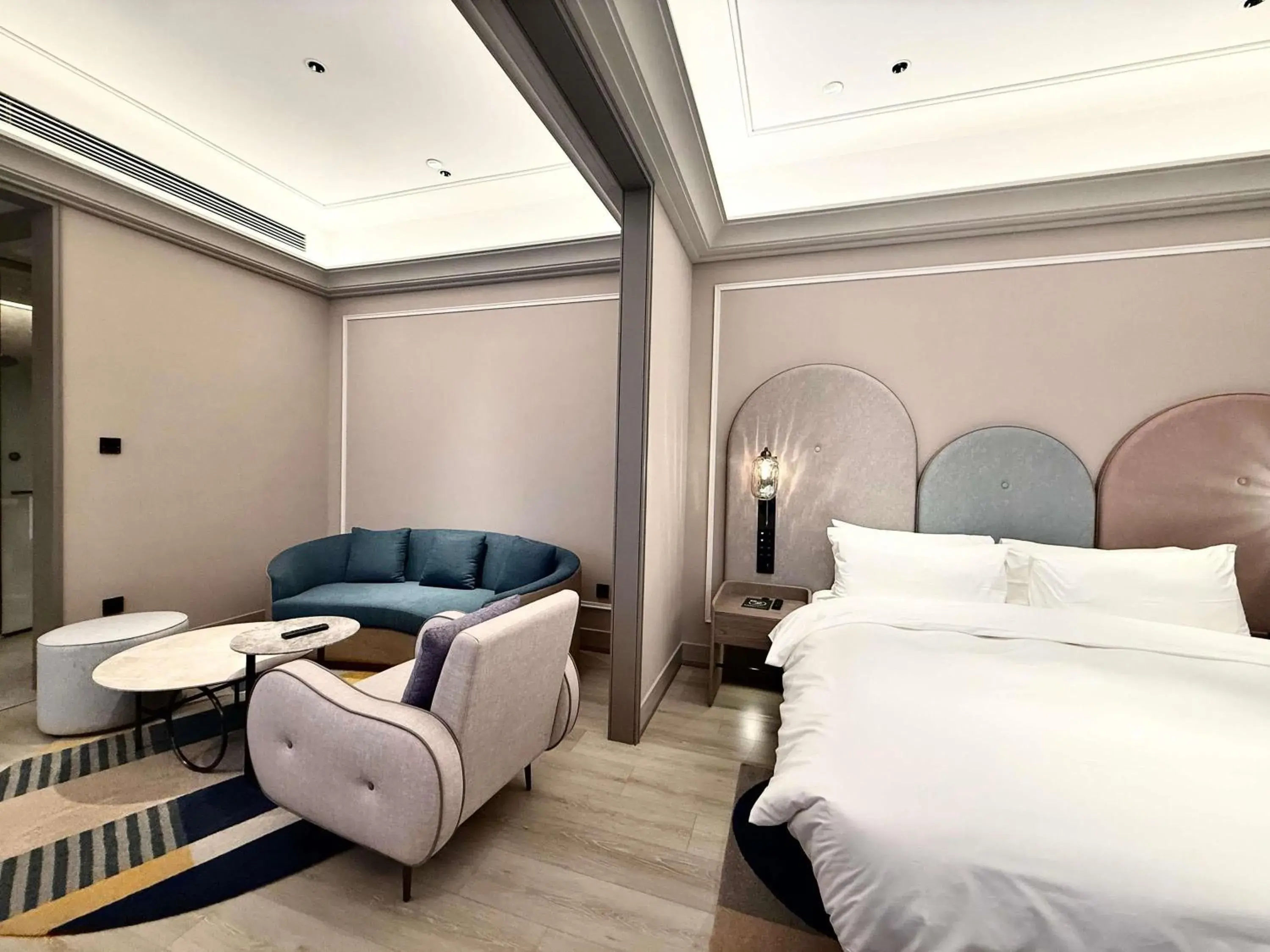 Deluxe King Suite in Mercure Shanghai Baoshan Deluxe King Suite in Mercure Shanghai Baoshan