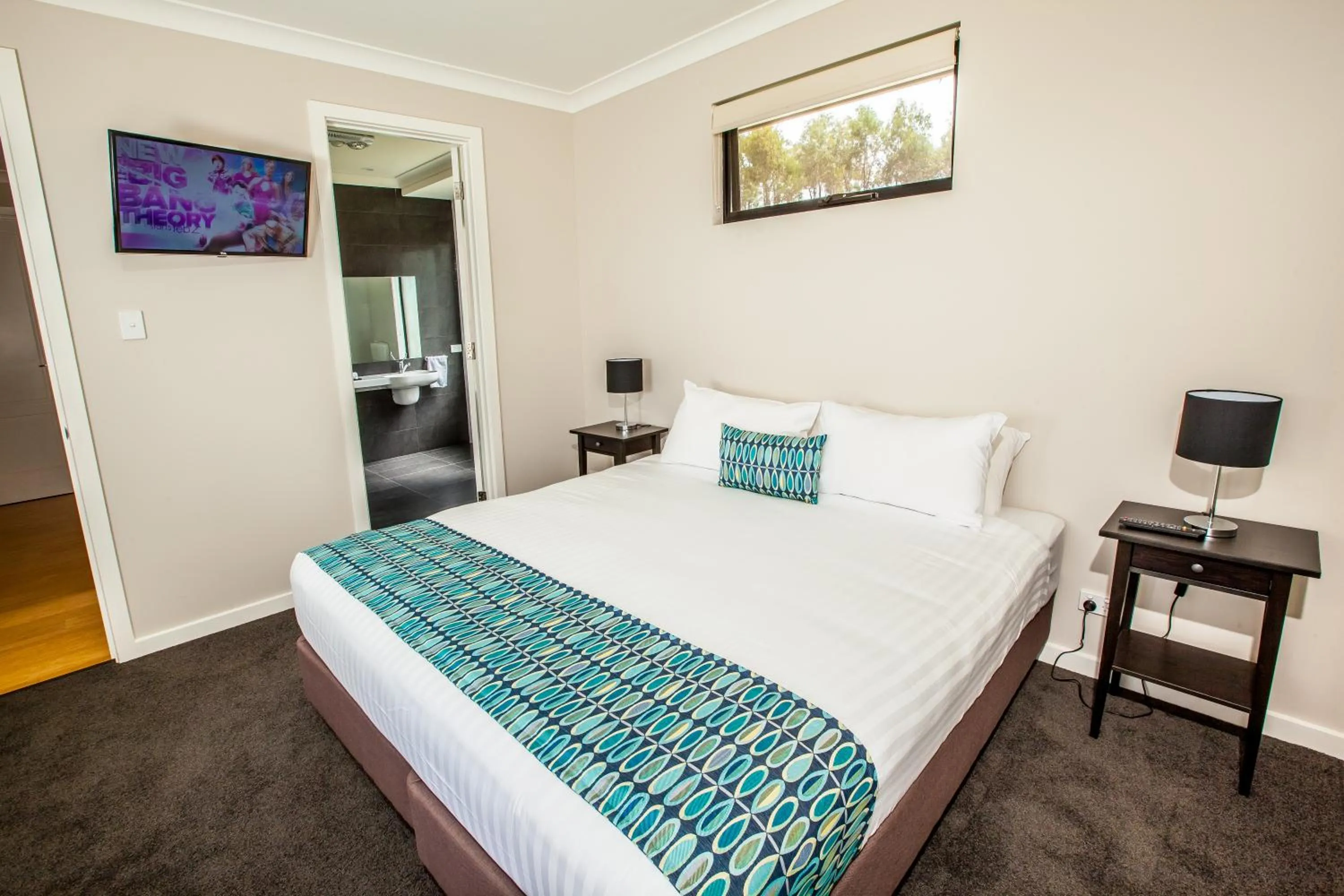 Food and drinks, Bed in Neagles Retreat Villas