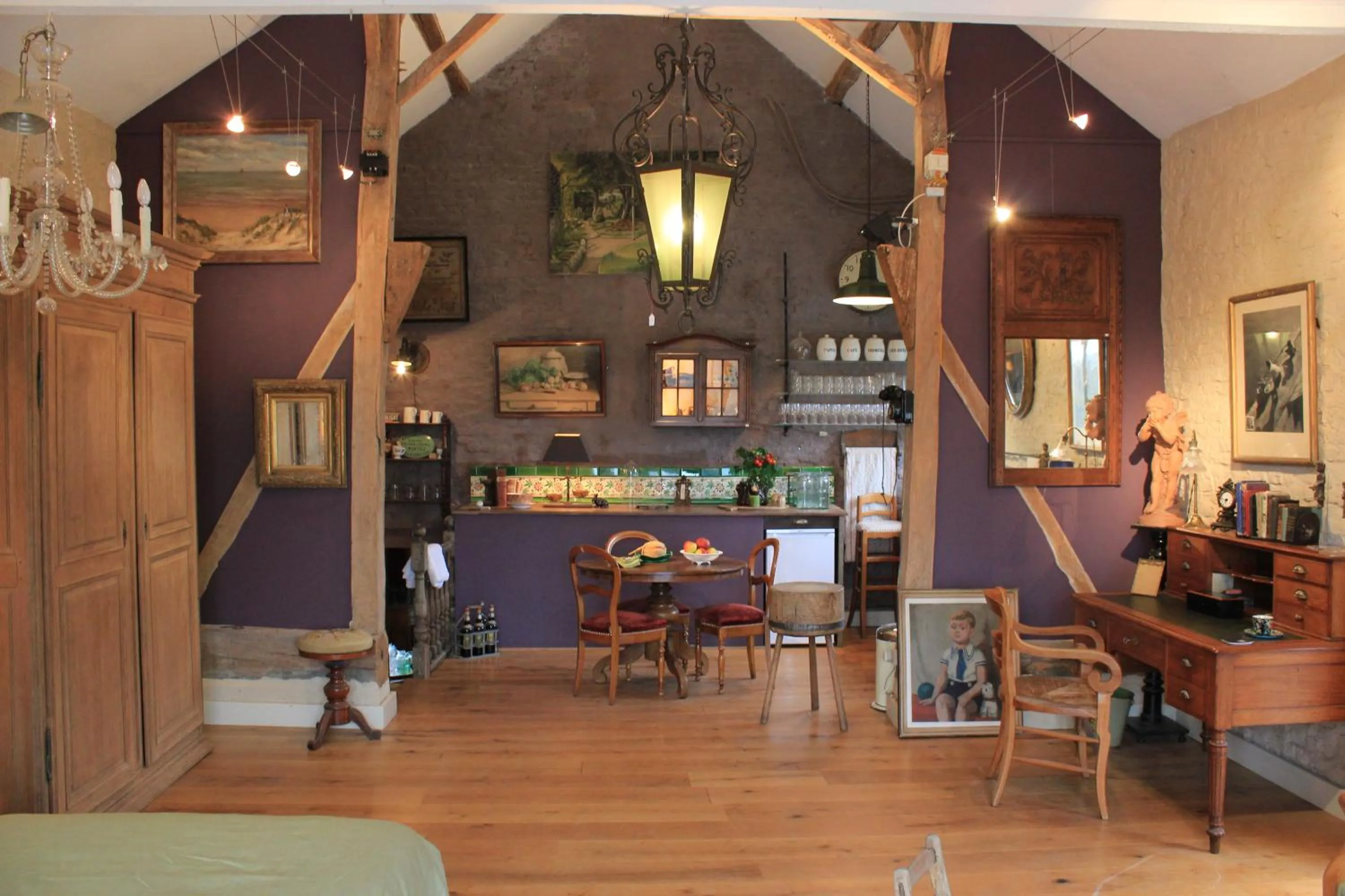 Photo of the whole room in La Passiflore B&B