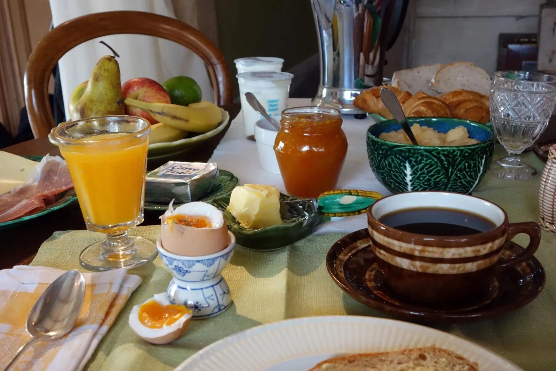 Continental breakfast in La Passiflore B&B