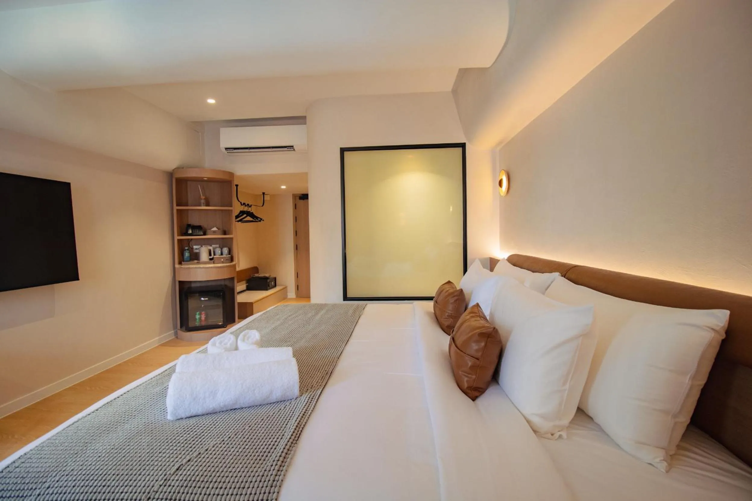 Deluxe Double Room with Bath in Marwin Terra Hotel