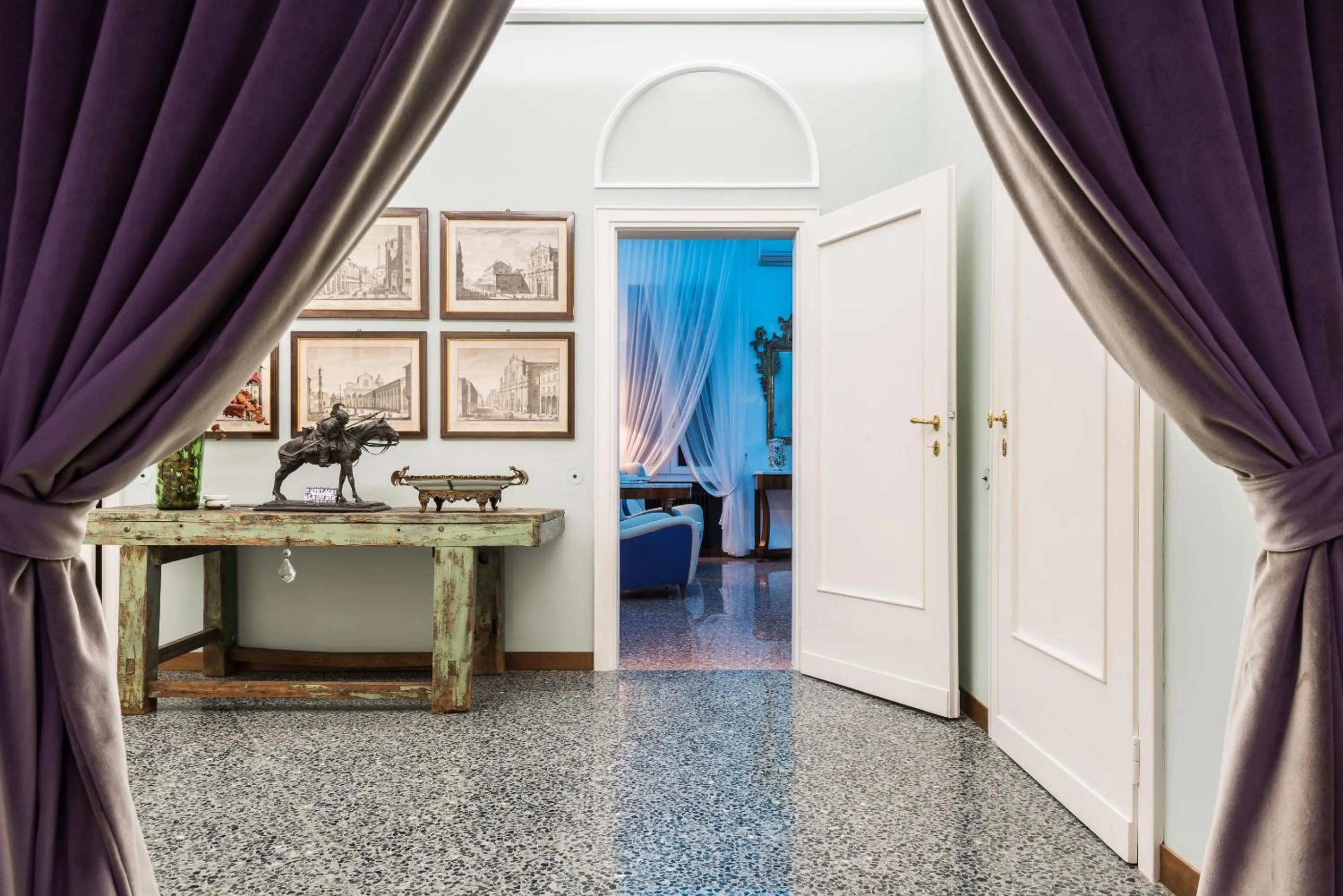 Facade/entrance in Casa Bertagni