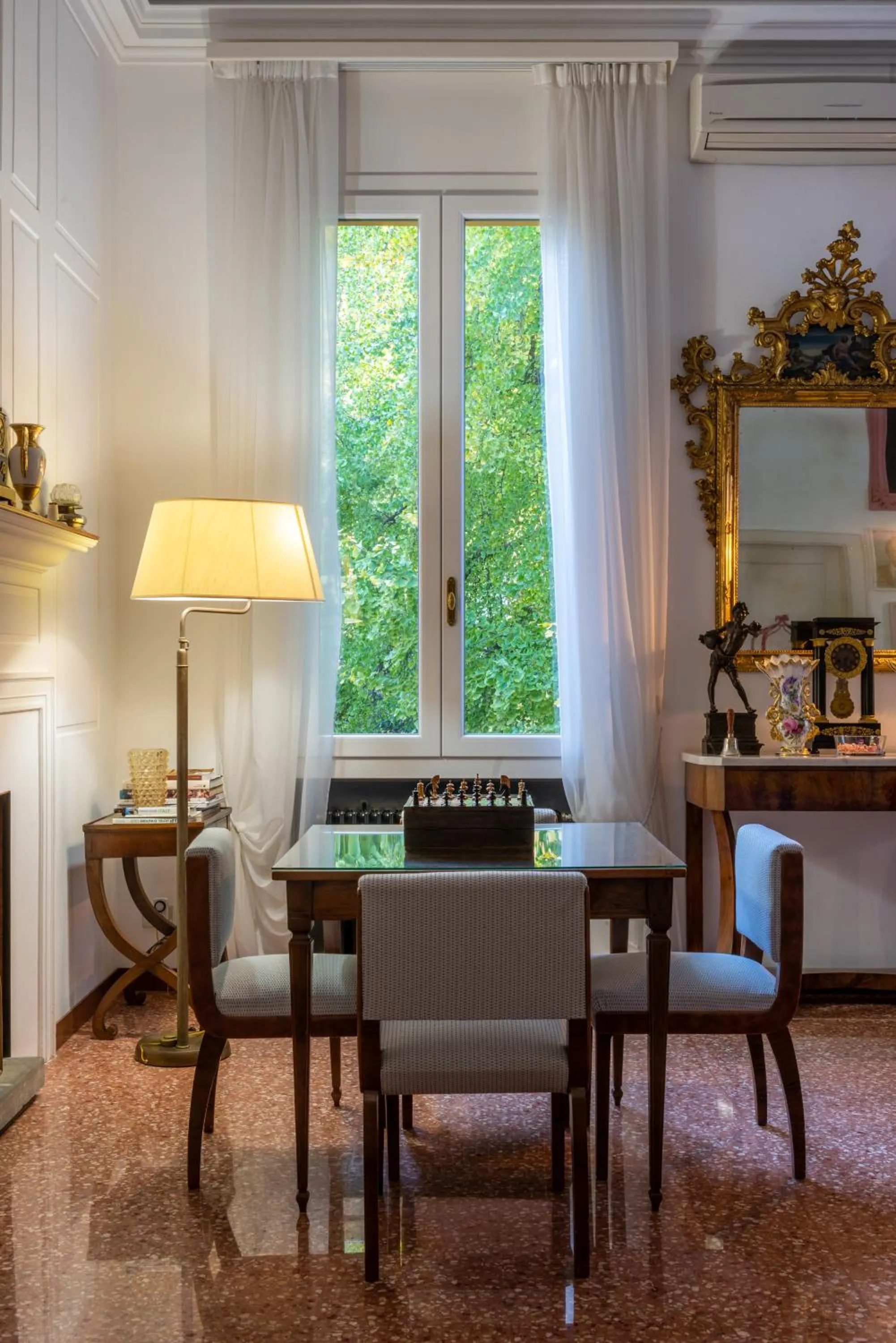 Evening entertainment in Casa Bertagni