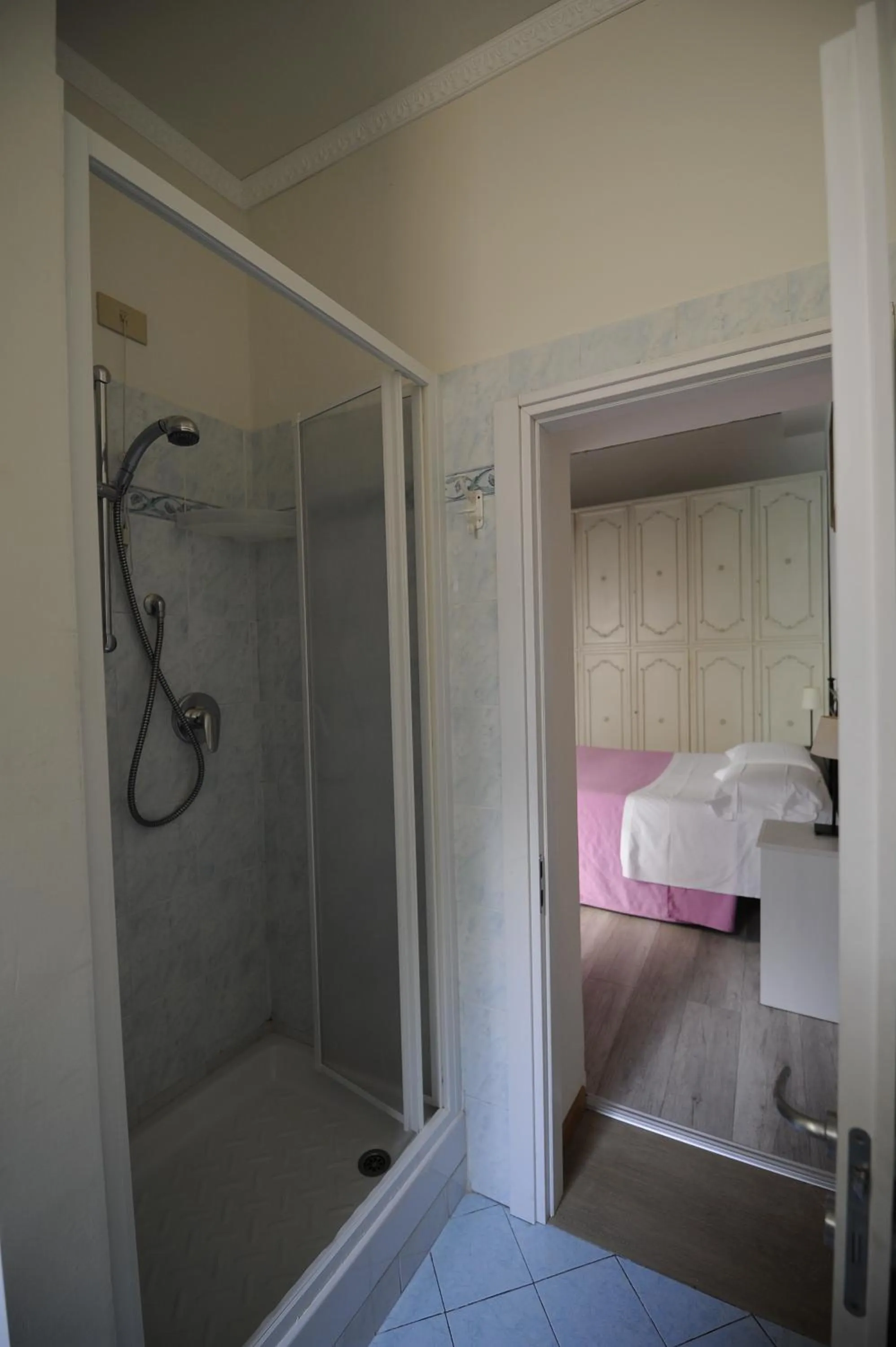 Shower, Bed in B&B Porta San Frediano