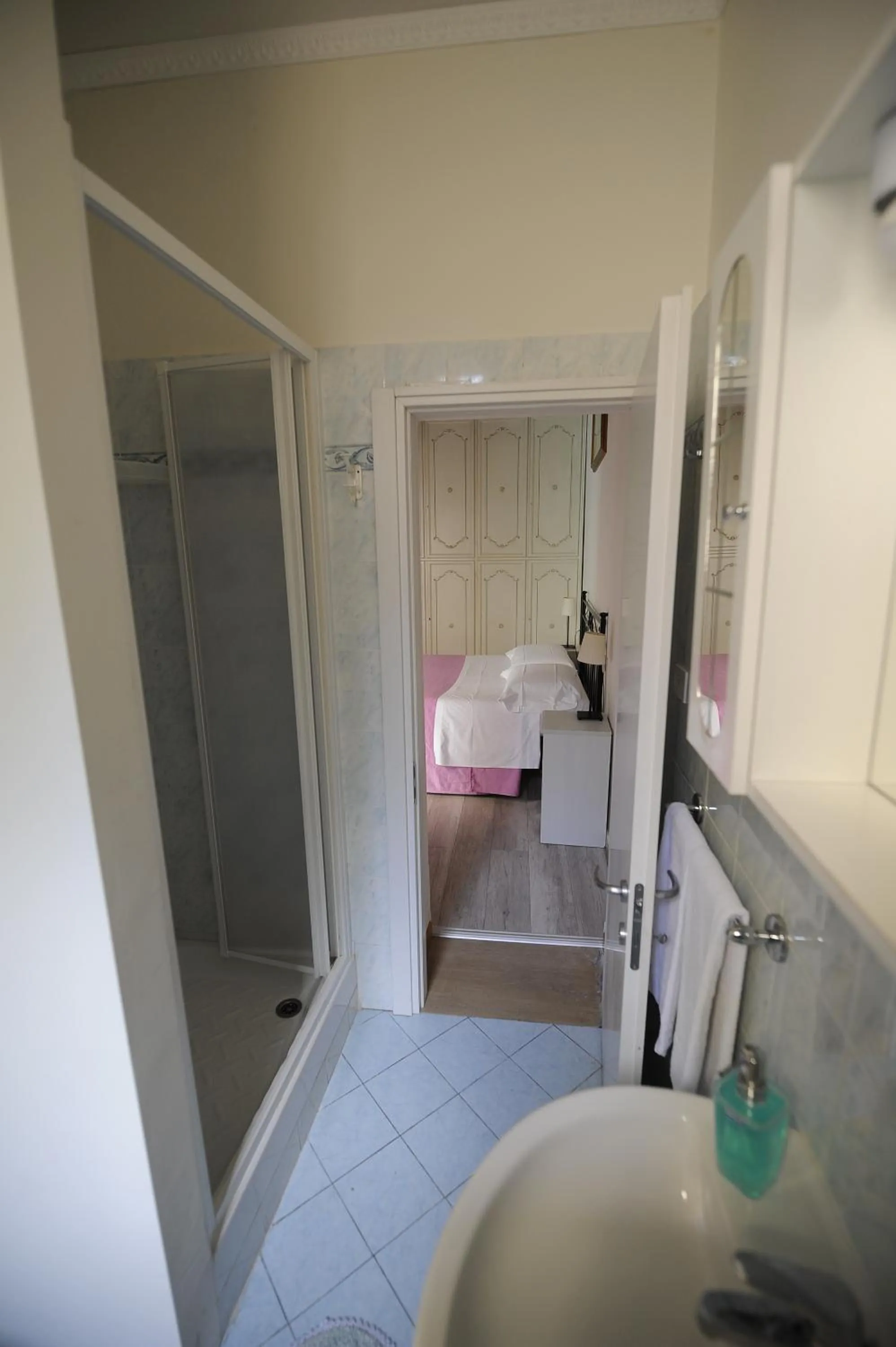 Bathroom, Bed in B&B Porta San Frediano