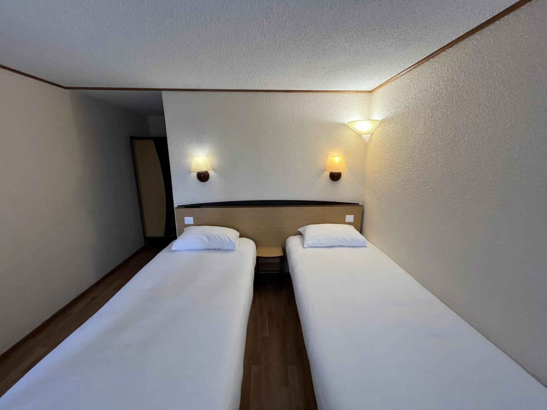 Bed in initial by balladins La Roche-sur-Yon