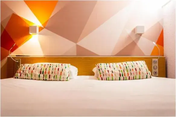 Bed in initial by balladins La Roche-sur-Yon Bed in initial by balladins La Roche-sur-Yon