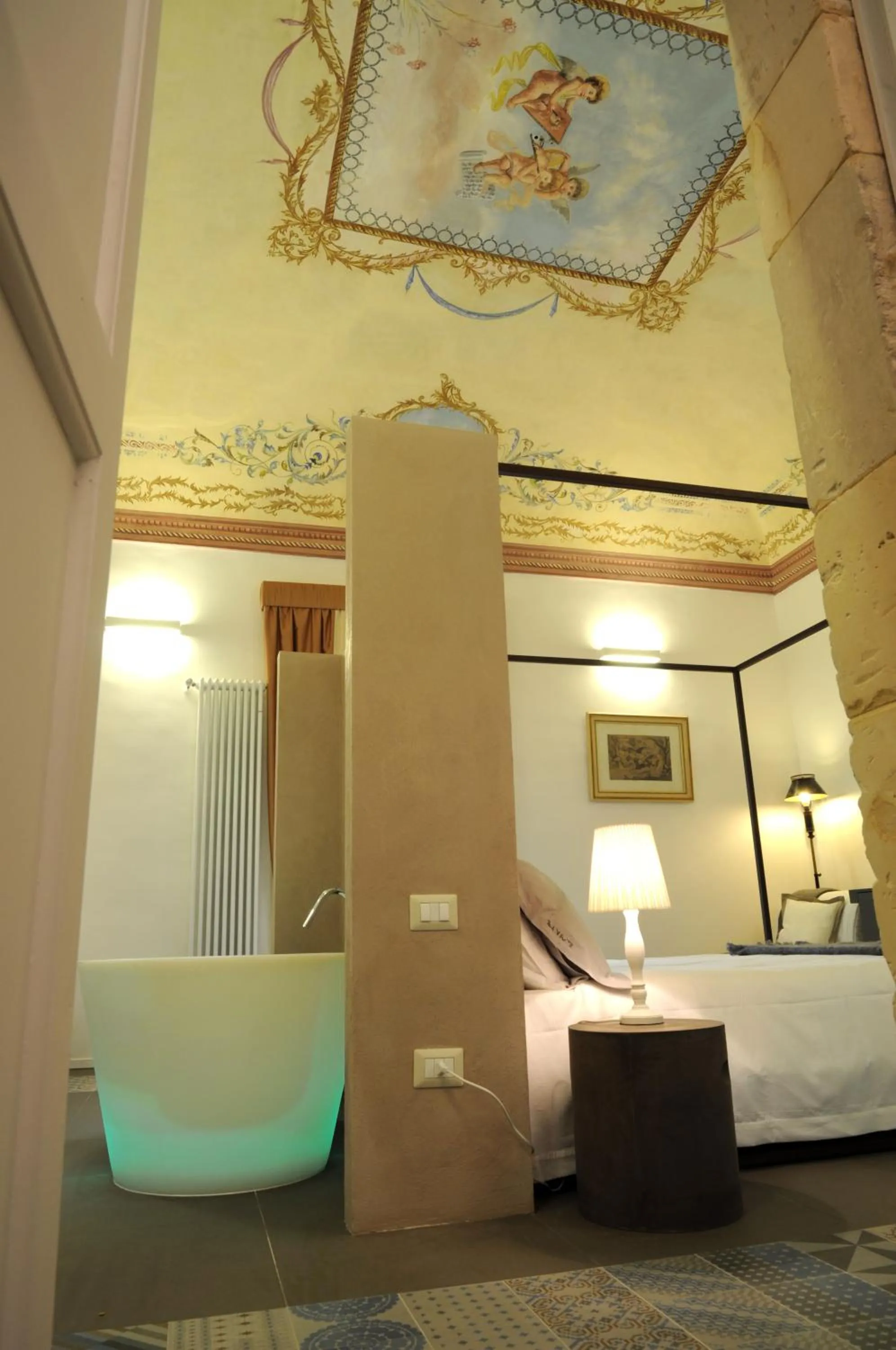 Bathroom, Bed in Iblainsuite