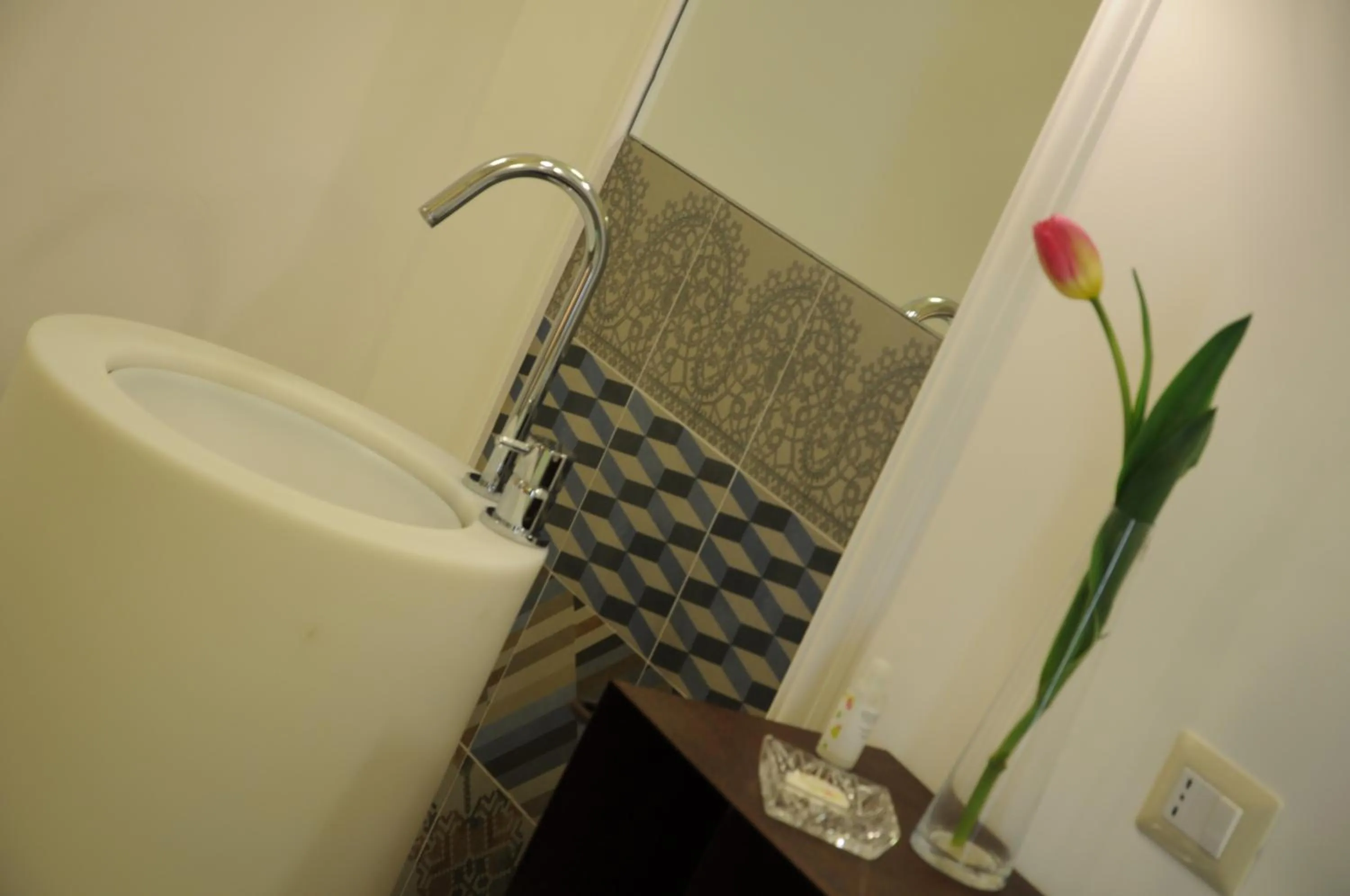 Decorative detail in Iblainsuite