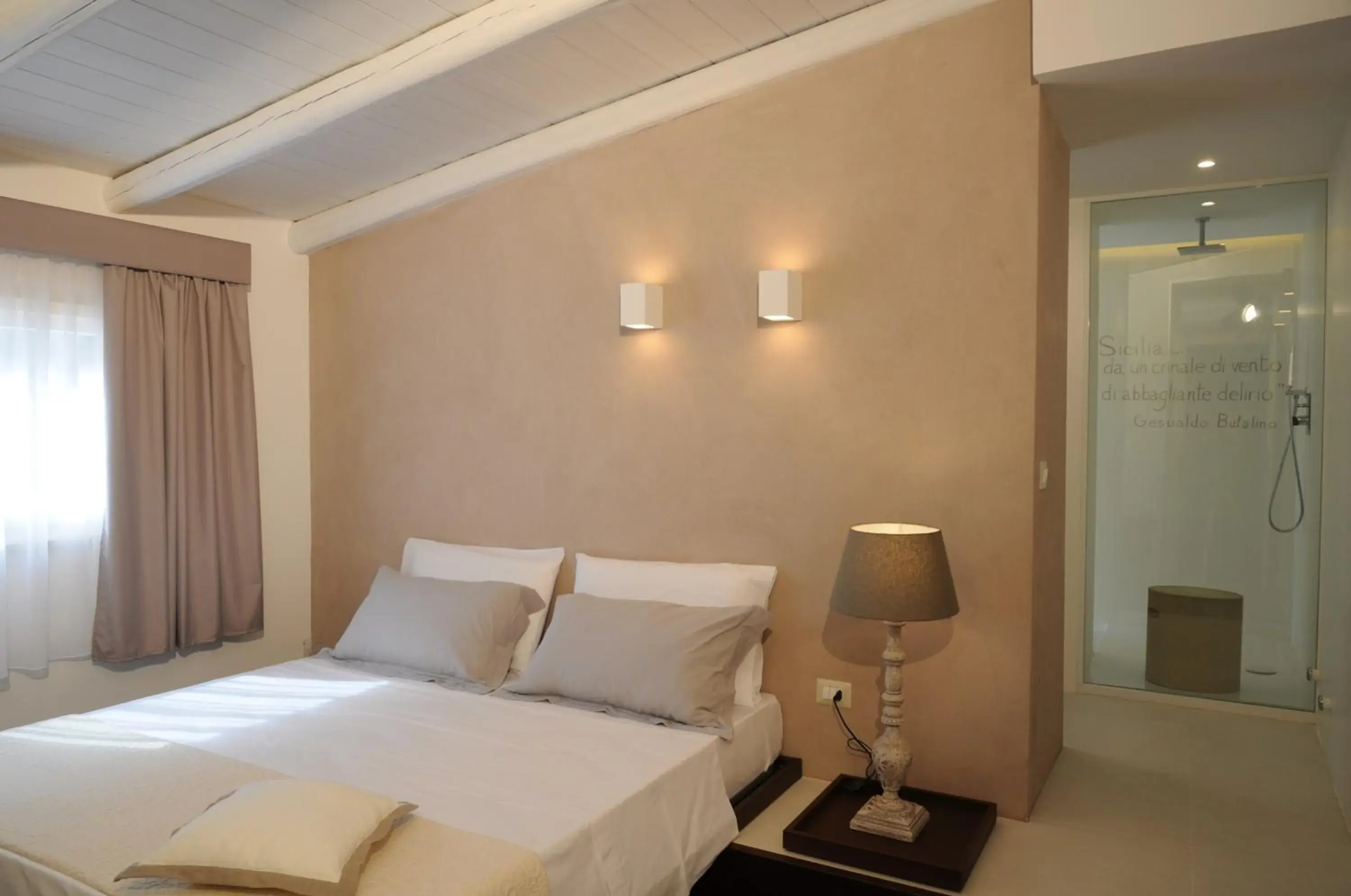 Superior Double Room - single occupancy in Iblainsuite Superior Double Room - single occupancy in Iblainsuite