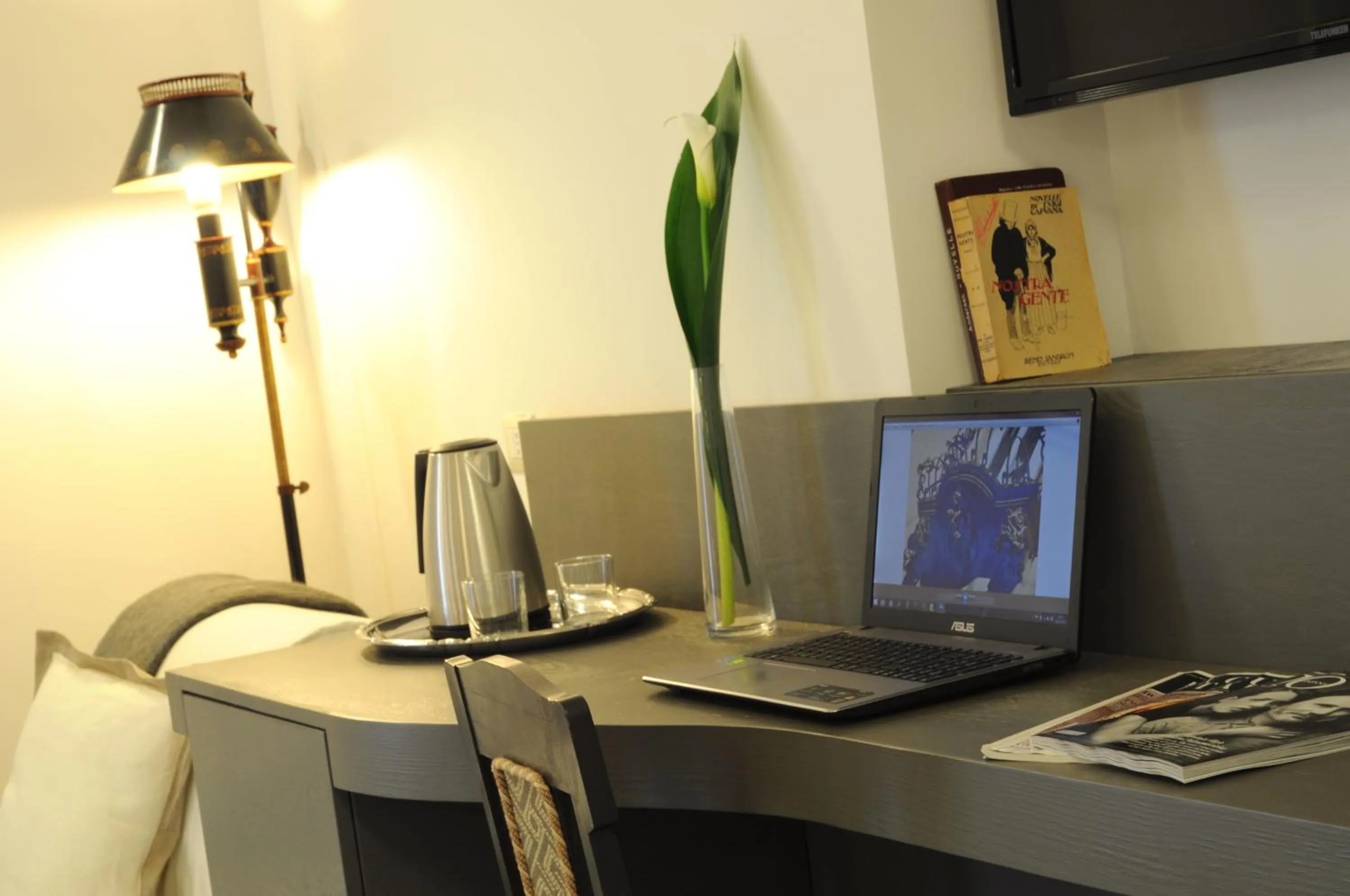 Decorative detail in Iblainsuite