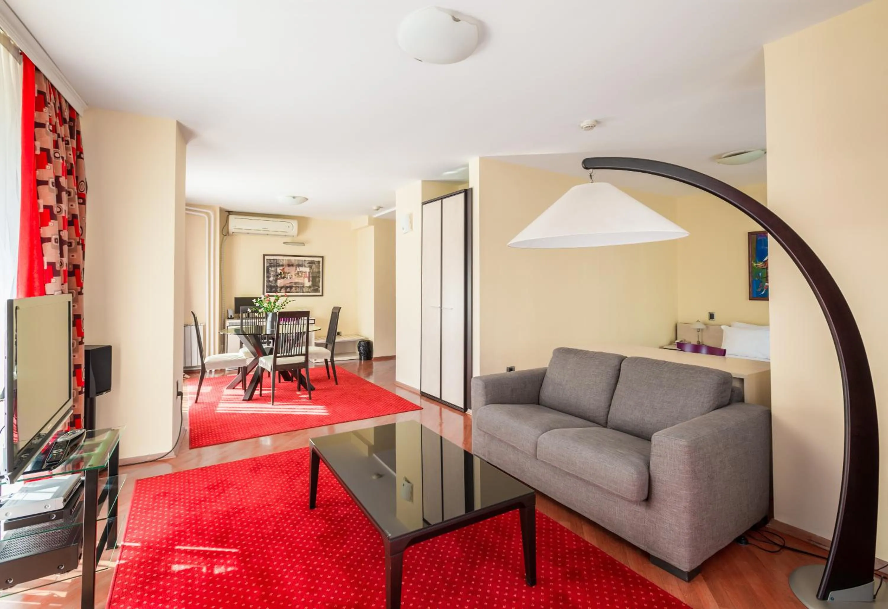Photo of the whole room in Pelister Skopje