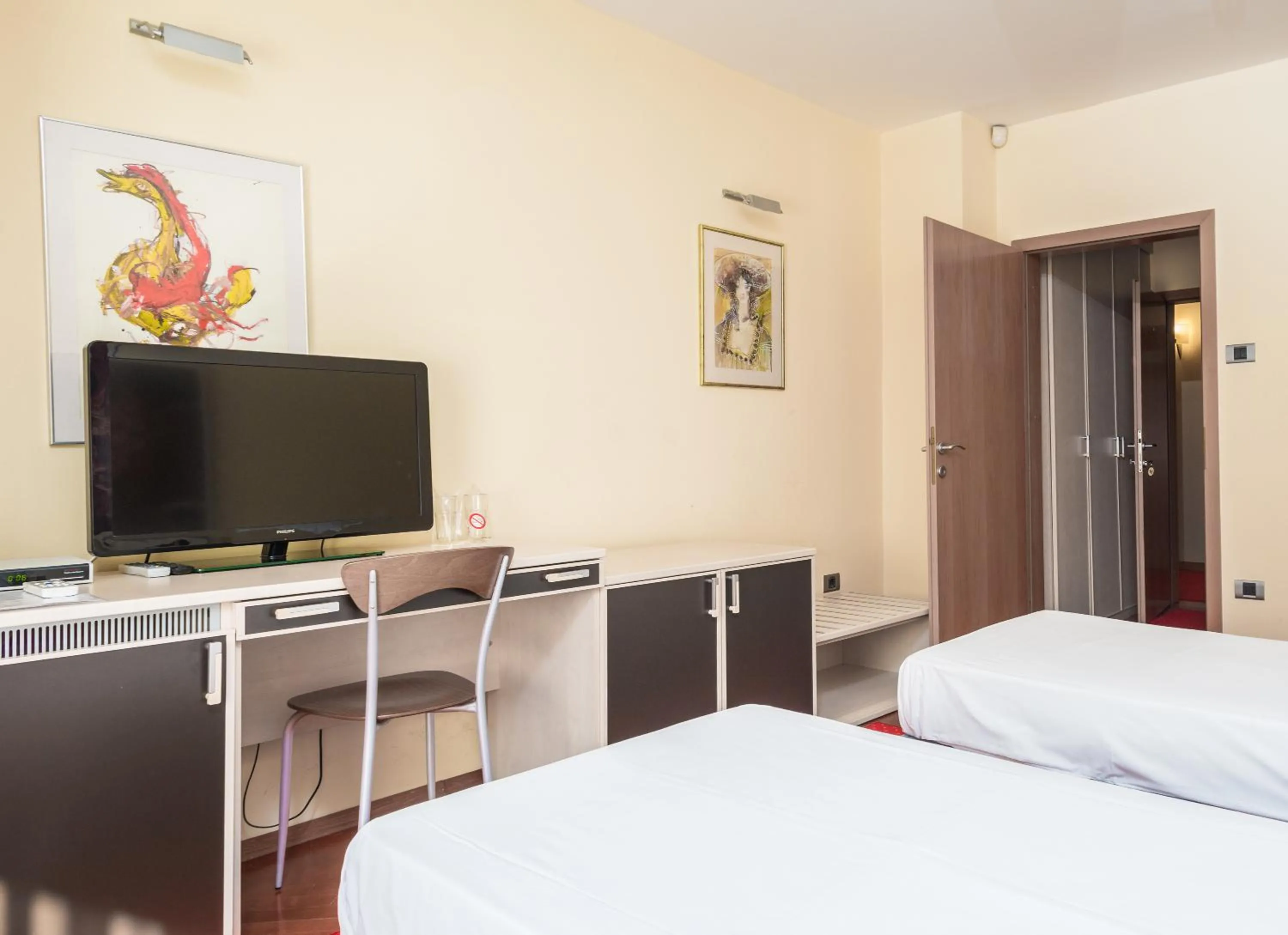 Photo of the whole room, Bed in Pelister Skopje