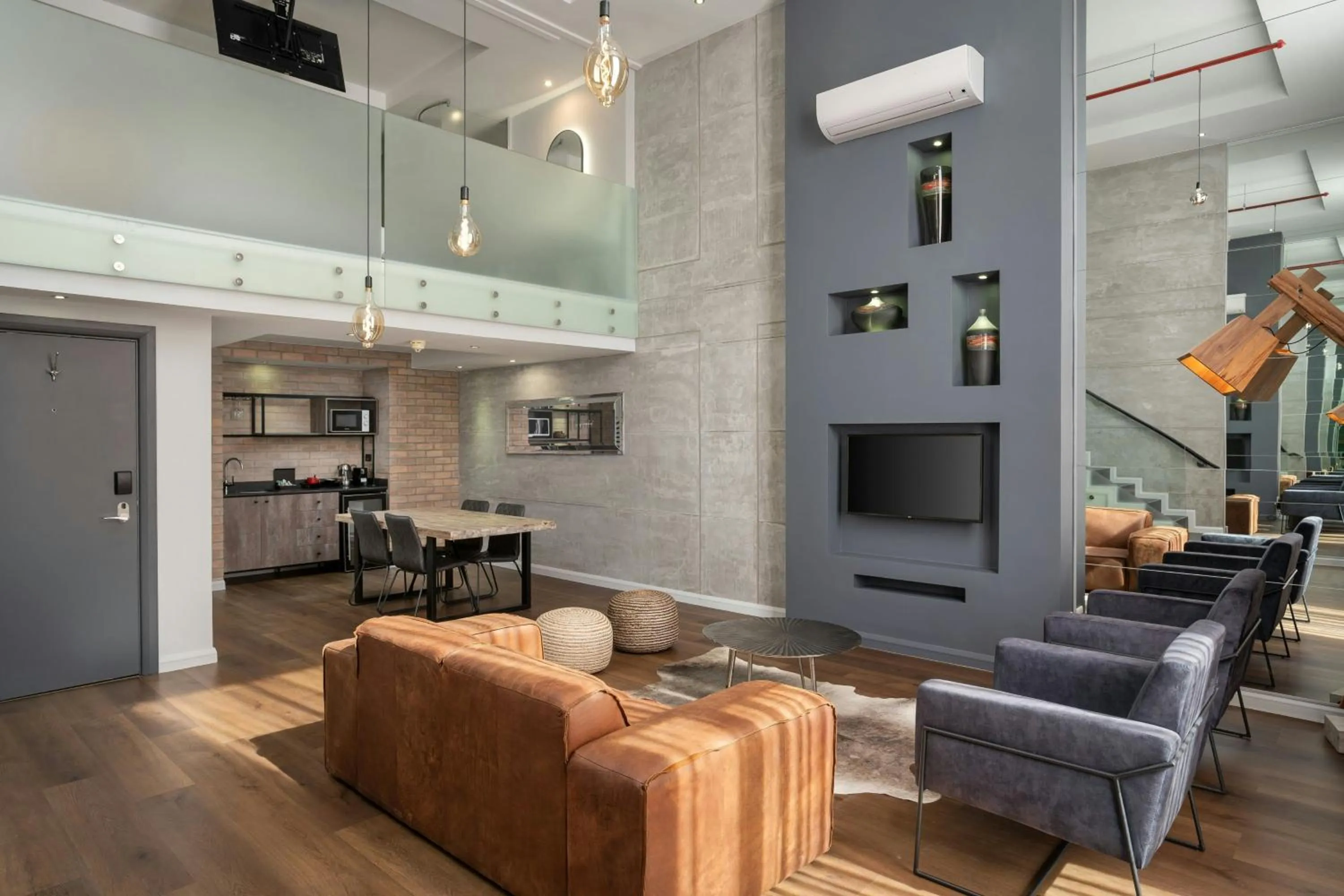 Lounge or bar in Protea Hotel Fire & Ice by Marriott Cape Town