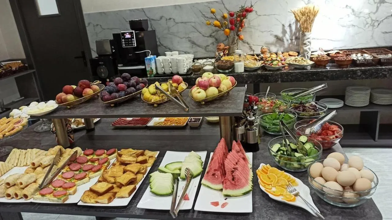 Restaurant/places to eat in Art Royal