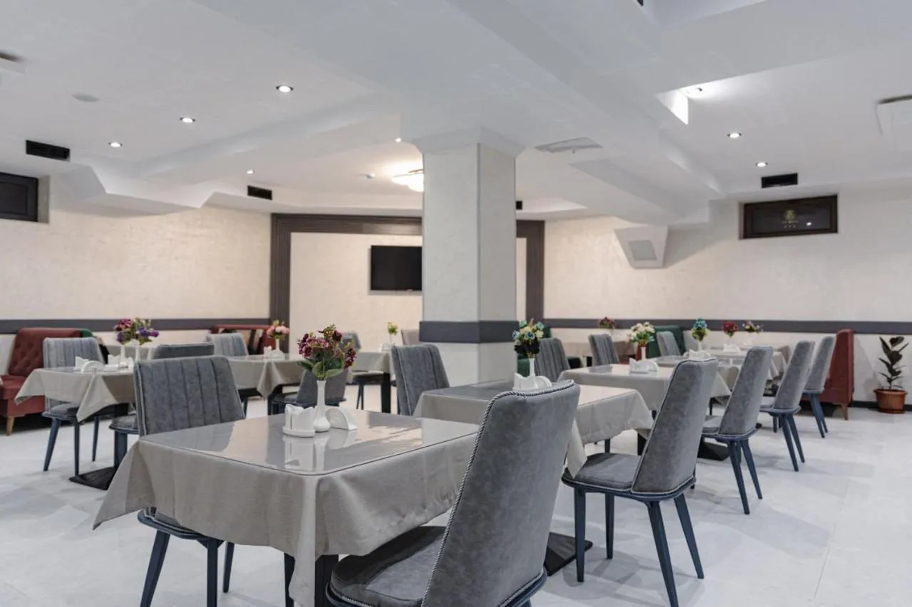 Restaurant/places to eat in Art Royal