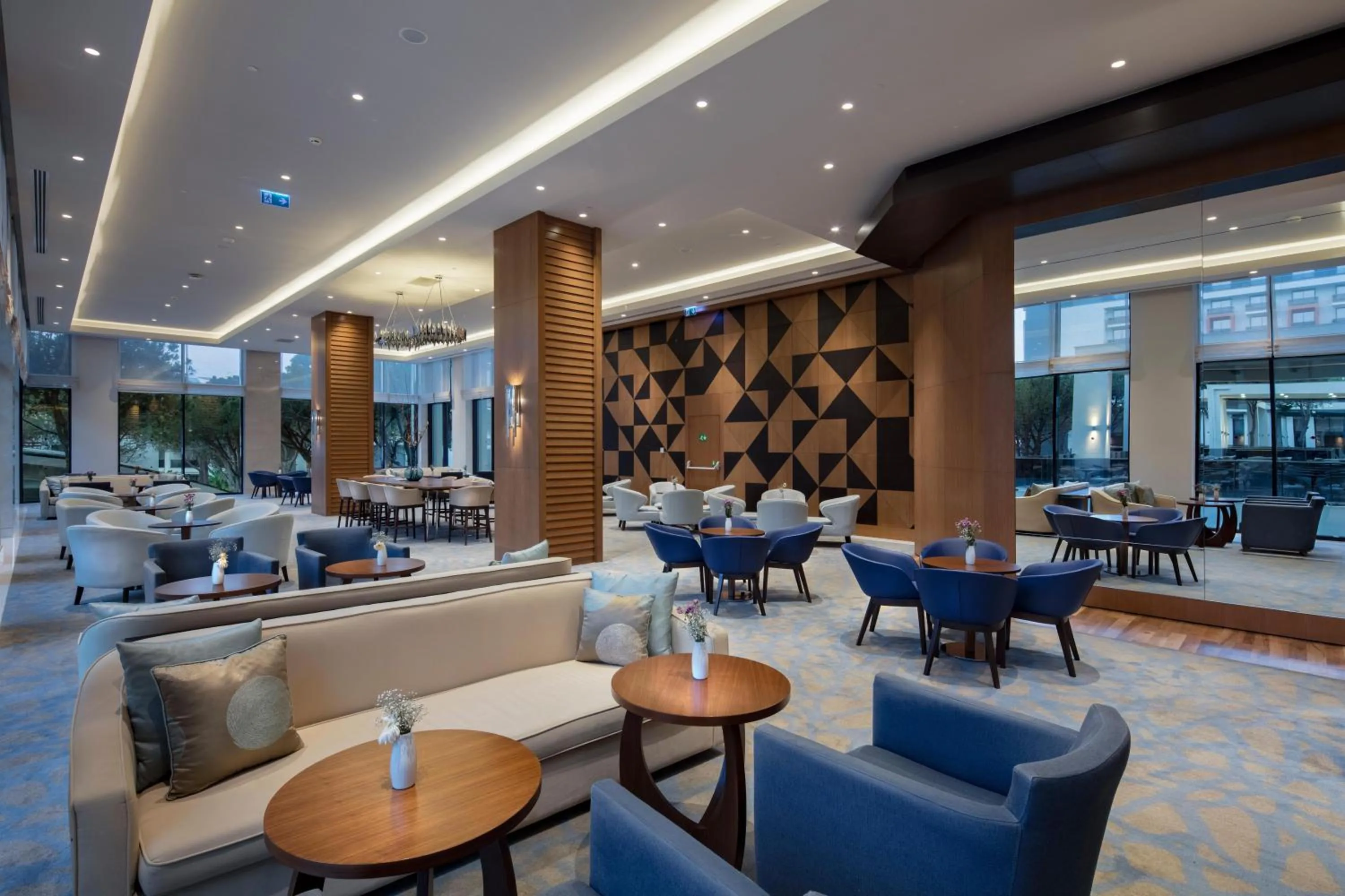 Lounge or bar in Trendy Lara