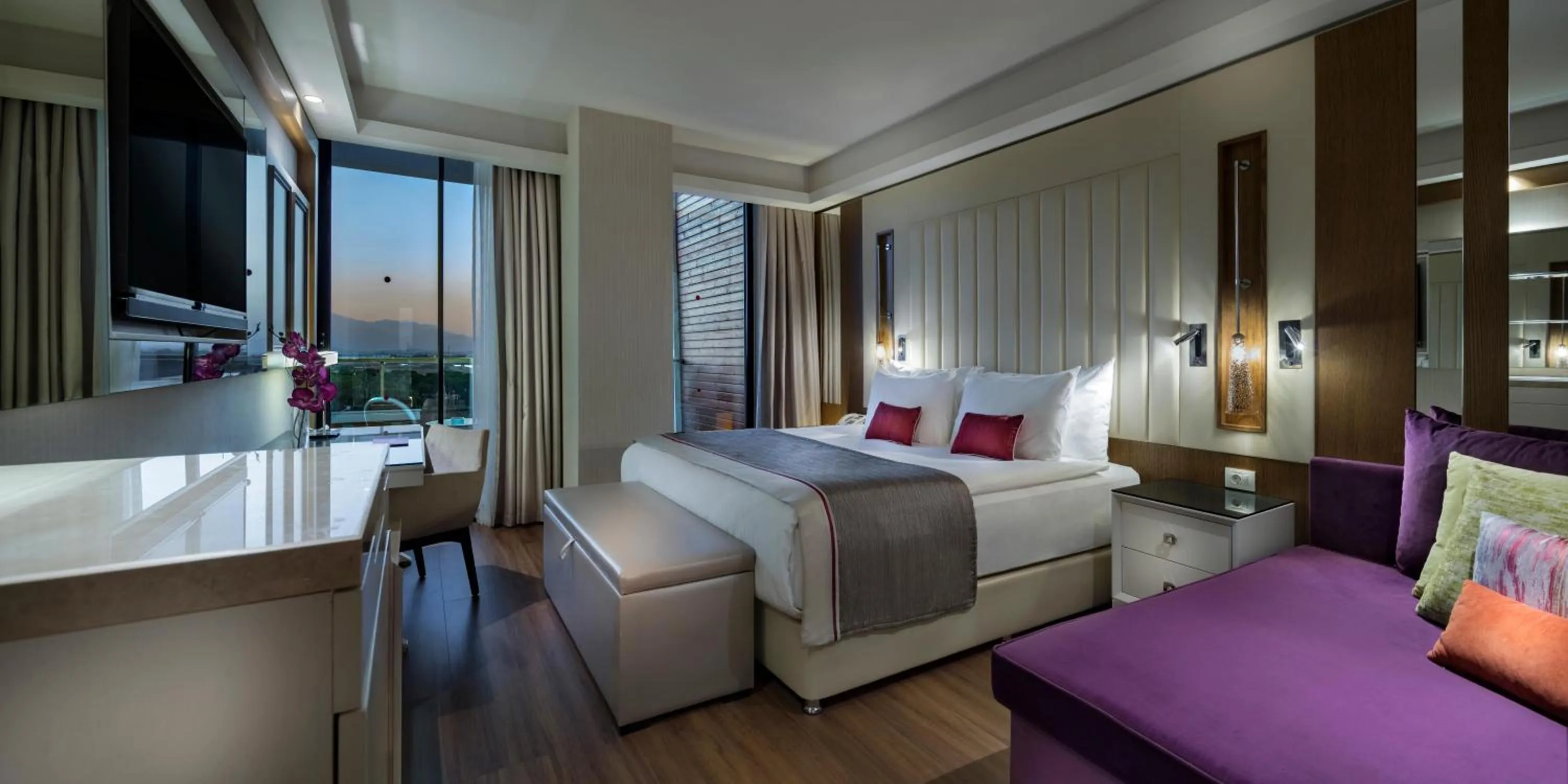 Photo of the whole room, Bed in Trendy Lara