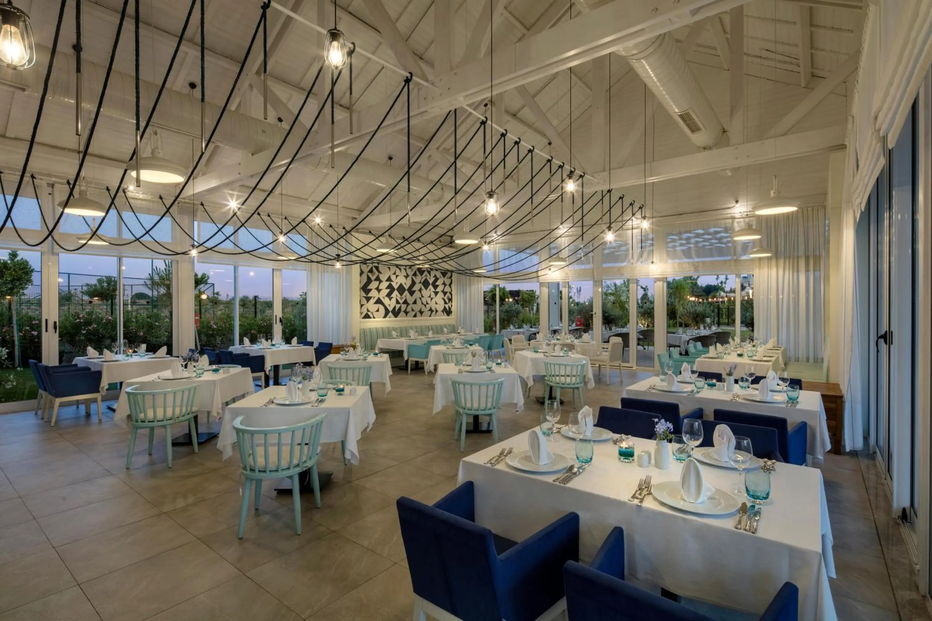 Restaurant/places to eat in Trendy Lara