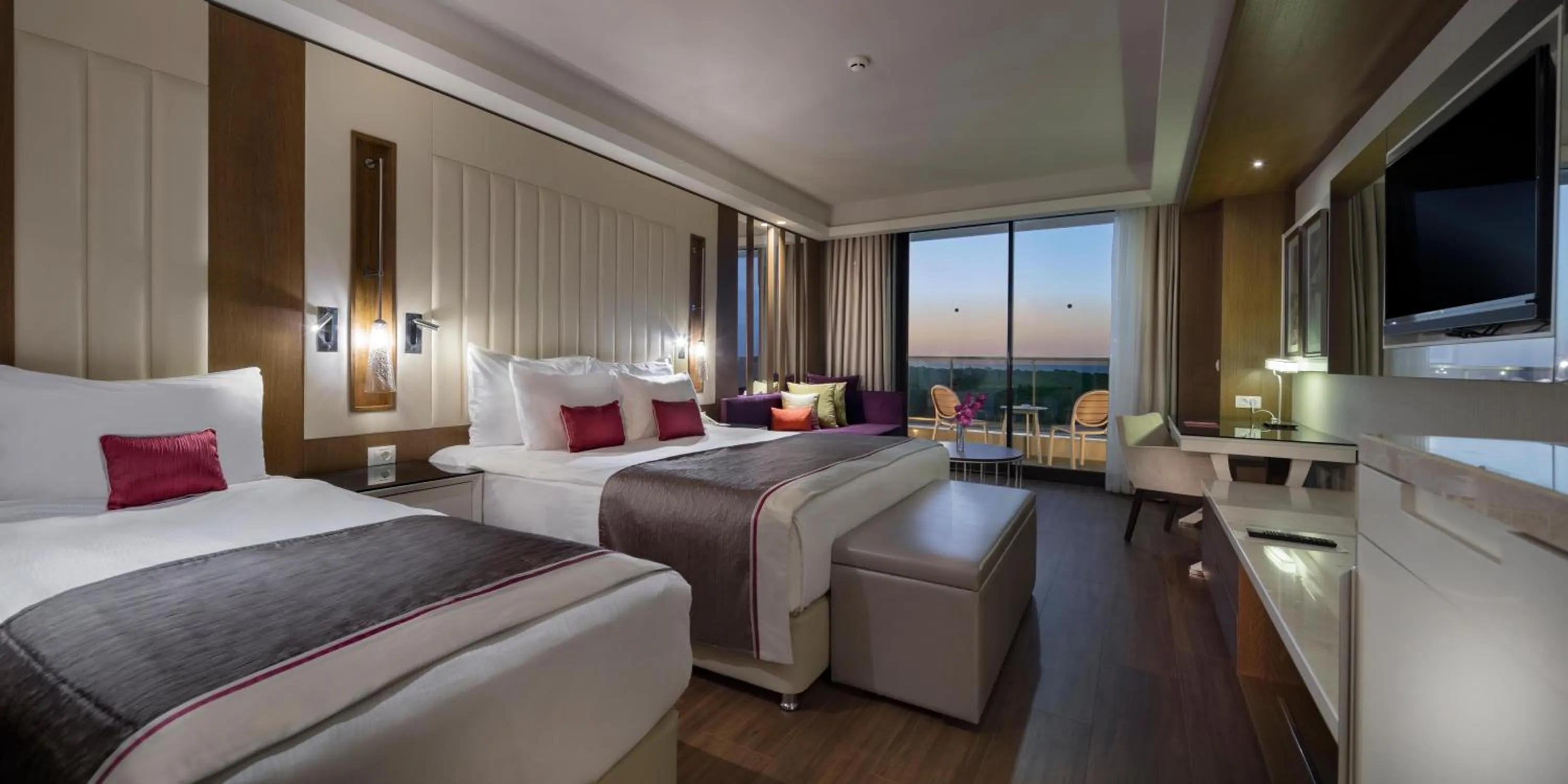 Photo of the whole room, Bed in Trendy Lara